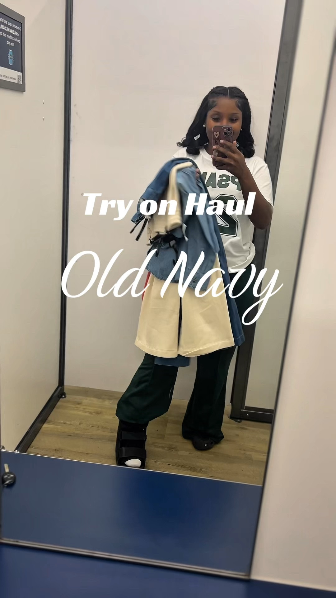 Old Navy dressing room try on.
Both the shirt and pants are very comfy and soft.

For reference, I’m wearing a large in the shirt and the pants.


#LTKootd #LTKMidsize #LTKBeauty