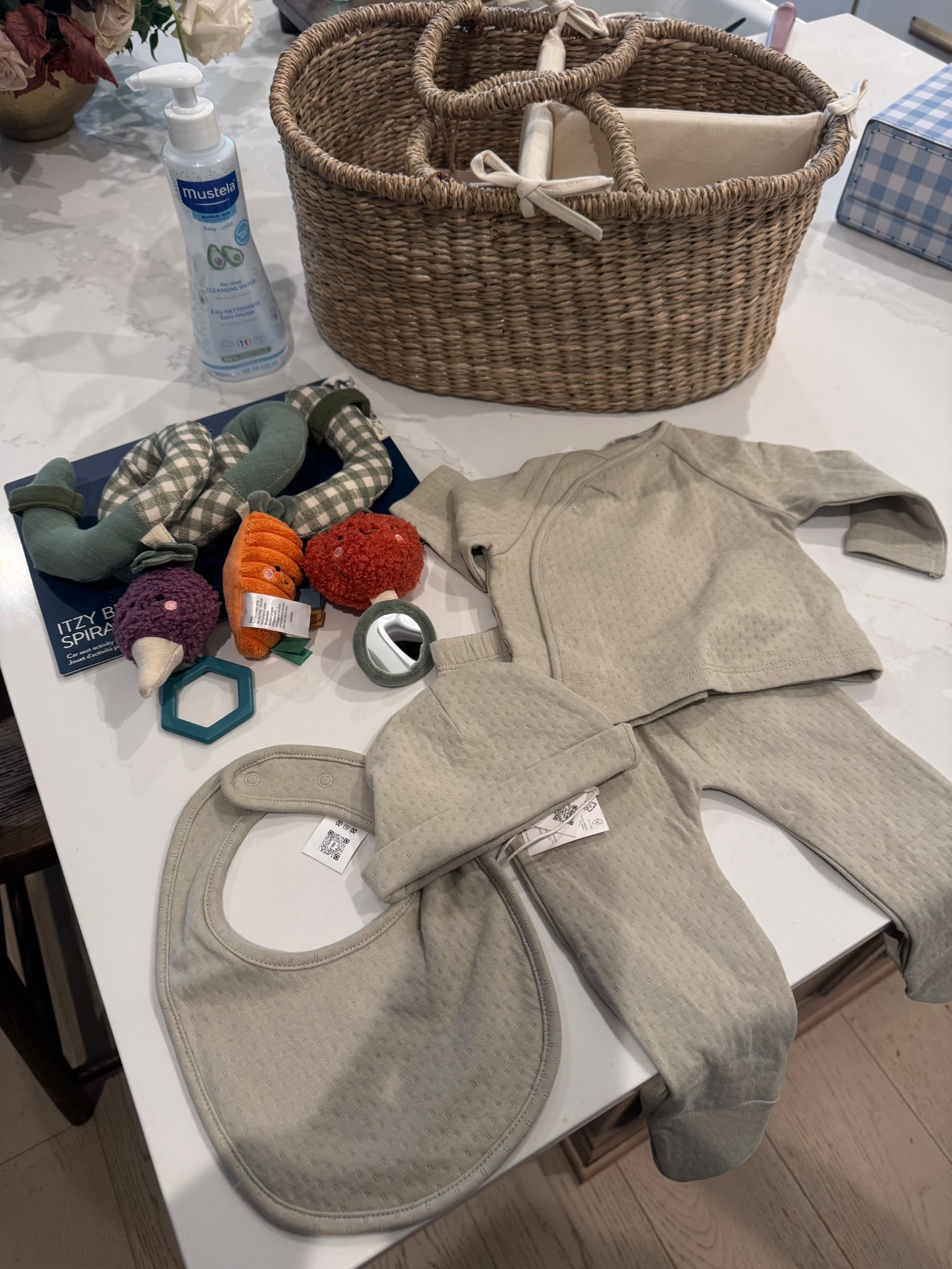 For baby!!! The cutest 3 piece set from H&M

#LTKBaby