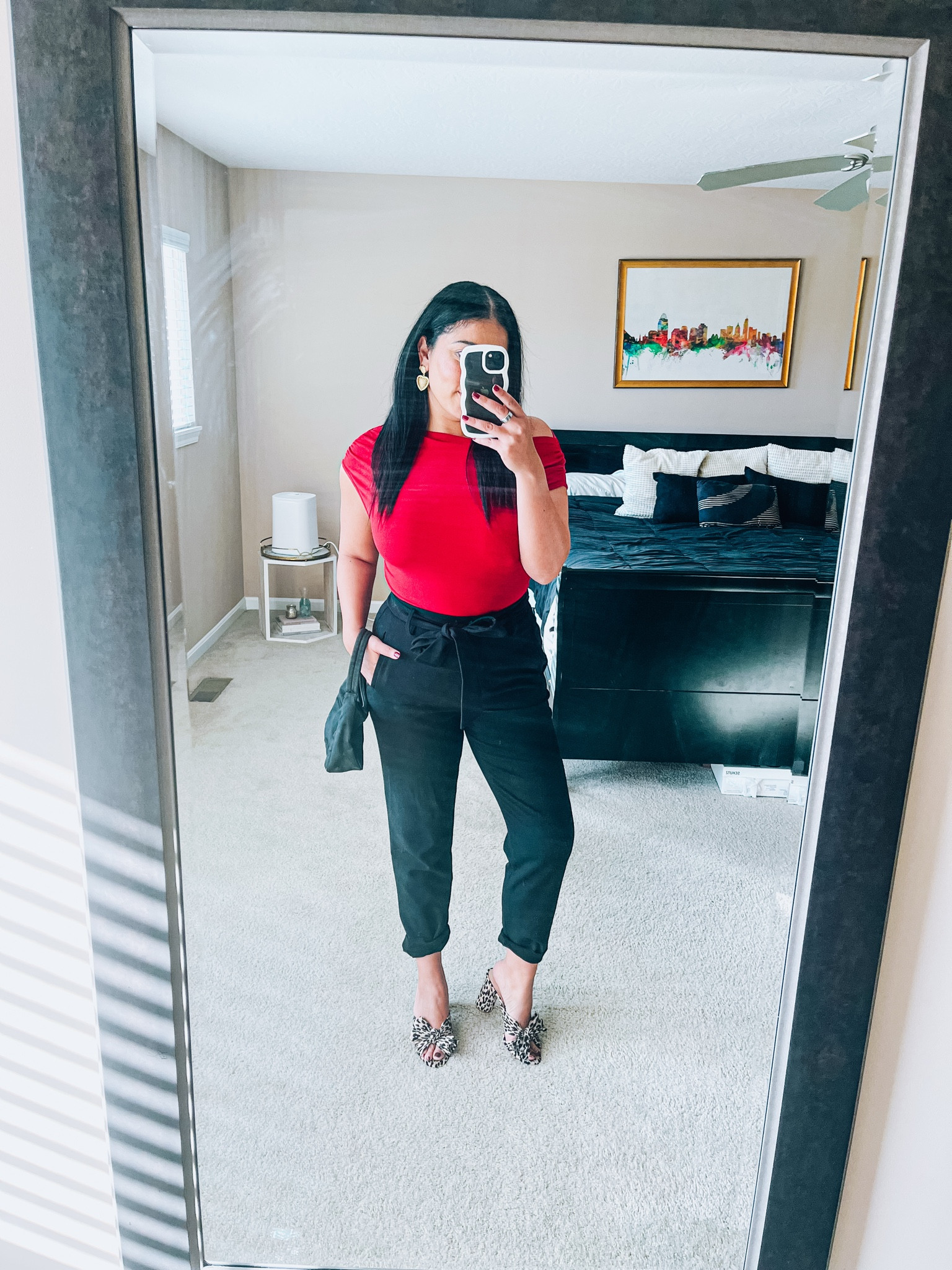 Holiday business casual
Tie waist pants
Loeffler Randall penny
Prada bag


#LTKSeasonal #LTKWorkwear #LTKHoliday