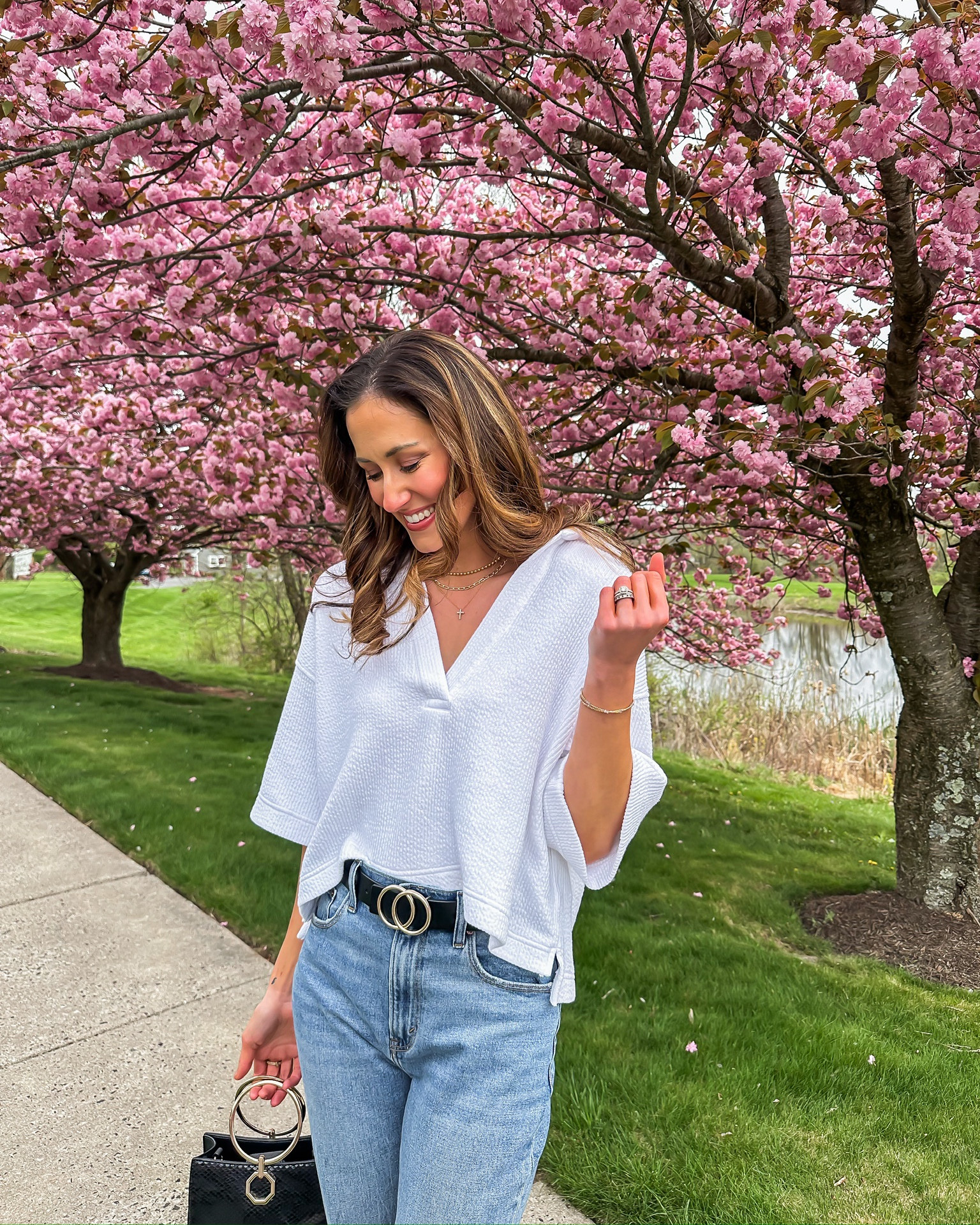 Black accessories with white knit polo + jeans 

Gold layered jewelry // polo sweatshirt // Abercrombie jeans 

#LTKstyletip #LTKfindsunder100 #LTKSeasonal
