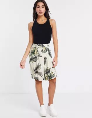 Object tailored city shorts two-piece in palm print | ASOS (Global)