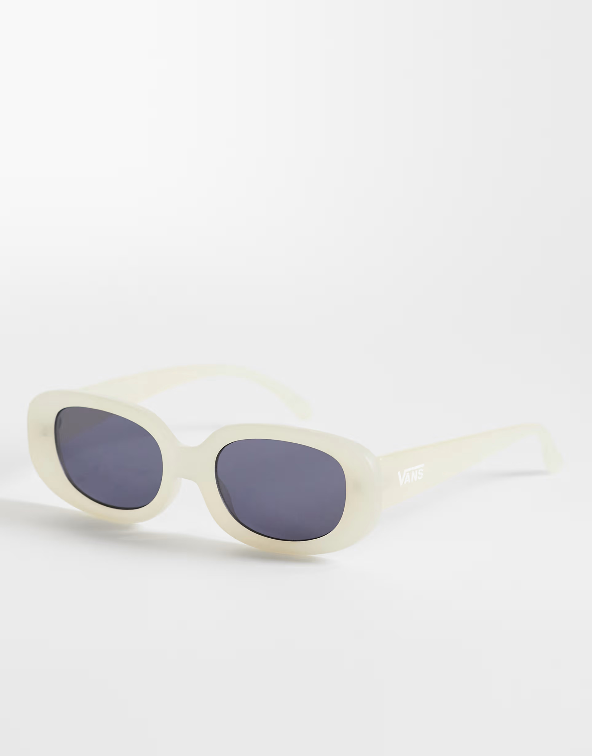 Use precise geolocation data. Actively scan device characteristics for identification. Store and/... | ASOS (Global)