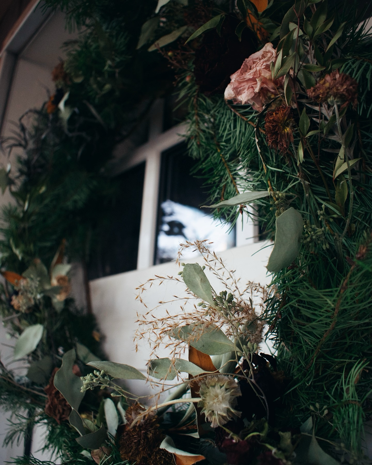 inspo for upcycling your wedding flowers on our wedding blog ✨

learn about:

diy pressed flowers.
upcycling wedding flowers into rose water.
upcycling wedding flowers into a homemade holiday wreath.
upcycling wedding flowers into christmas tree ornaments.

#weddinginspo #weddingblog #brideblog #realbride #brideinso #weddingflowers #pressedflowers #flowerpreservation #giftideas