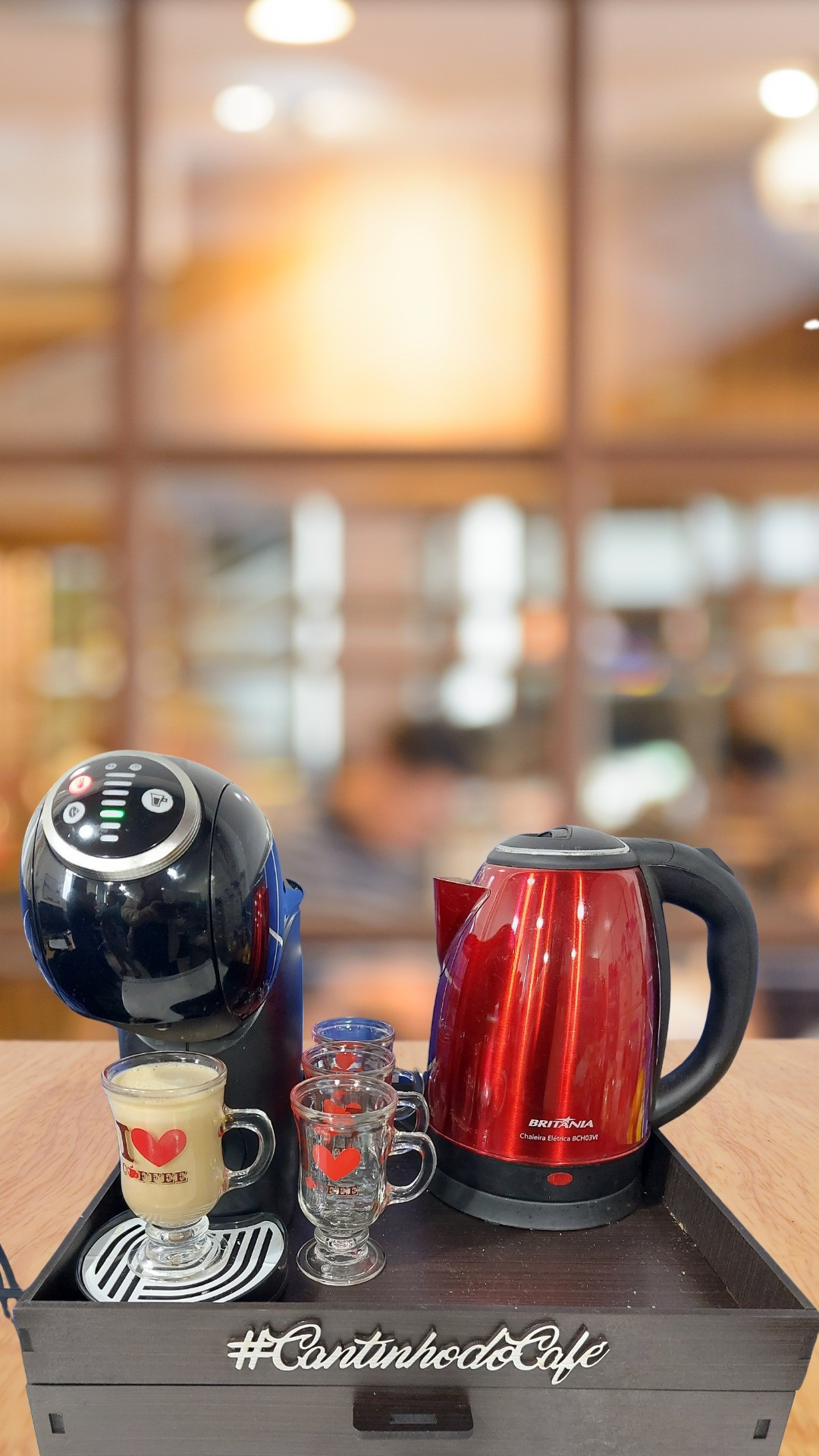 ☕Pausa para uma cafezinho no trabalho, porque todo mundo merece um descanso com estilo e sabor! ✨ Com a cafeteira Dolce Gusto Gênio S Plus, preparar minha bebida favorita, o Mochaccino Canela, fica ainda mais fácil e delicioso. Quem mais adora um cafézinho para recarregar as energias?

#LTKbrasil