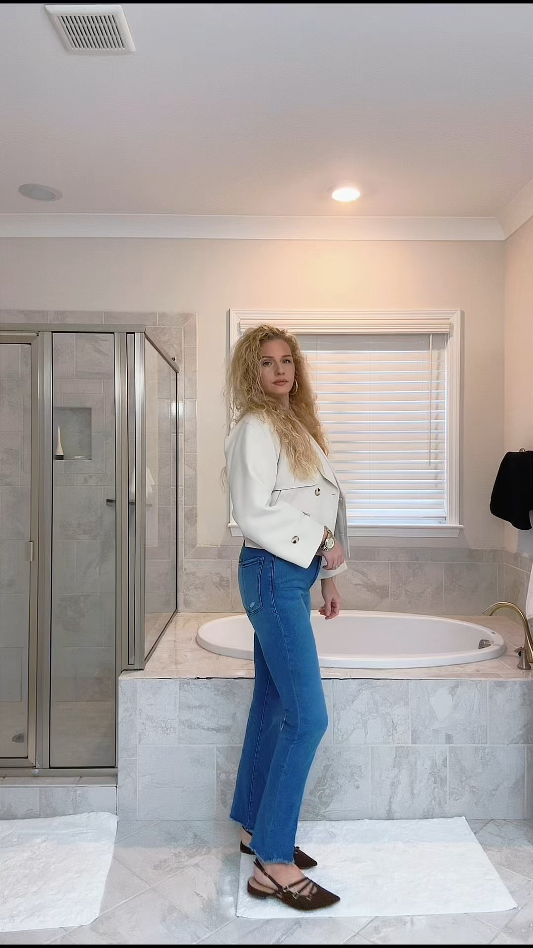 Hair appointment + casual tall girl fit ✨

Good American straight jeans (Tall, size 10) and Target swing-back flats (size 10) because real comfort matters when you’re 6ft 🙋🏼‍♀️

These jeans actually hit at the ankle and still make the booty look good… rare win.

Linked my outfit for my tall girls 🤍

#LTKmorningroutine #LTKOver40 #LTKTall