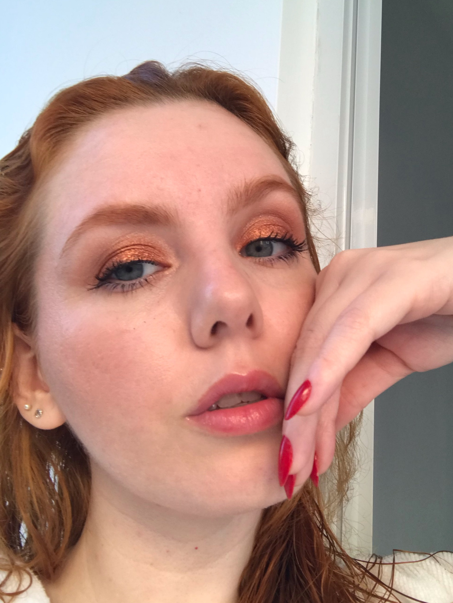 Look brincando com tons alaranjados/acobreados com apenas dois produtos: nos olhos, o pigmento Copper Sparkles da MAC cosmetics e nos lábios e bochechas o Lip tint oil da Rare Beauty na cor Joy 🧡

#LTKbeauty #LTKFind #LTKbrasil