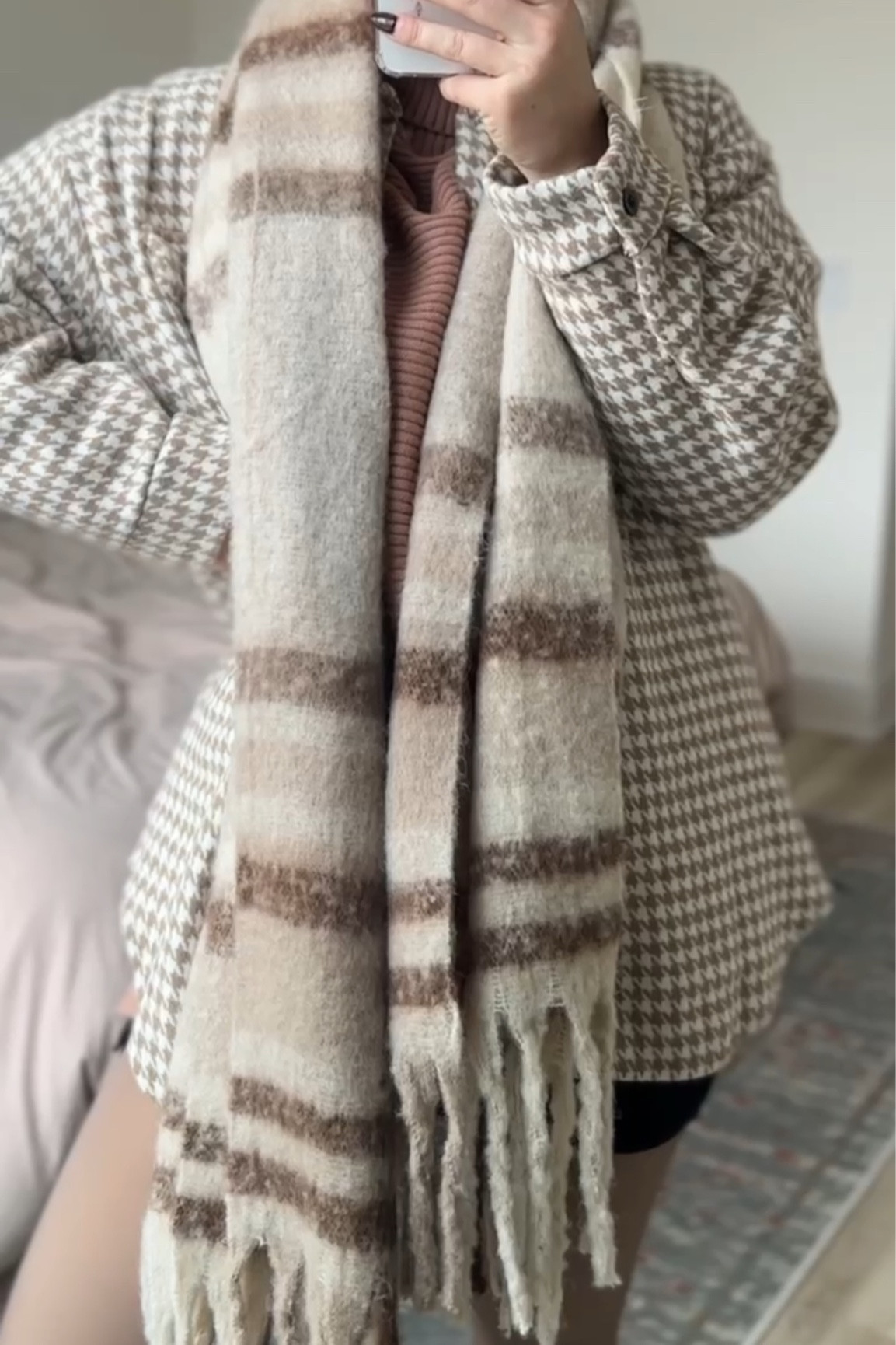 Big chunky scarf- winter outfit- winter accessories

#LTKSeasonal #LTKfindsunder50 #LTKstyletip