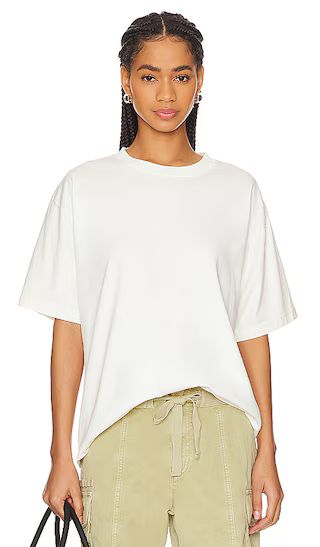 The Relaxed Tee in Off White | Revolve Clothing (Global)