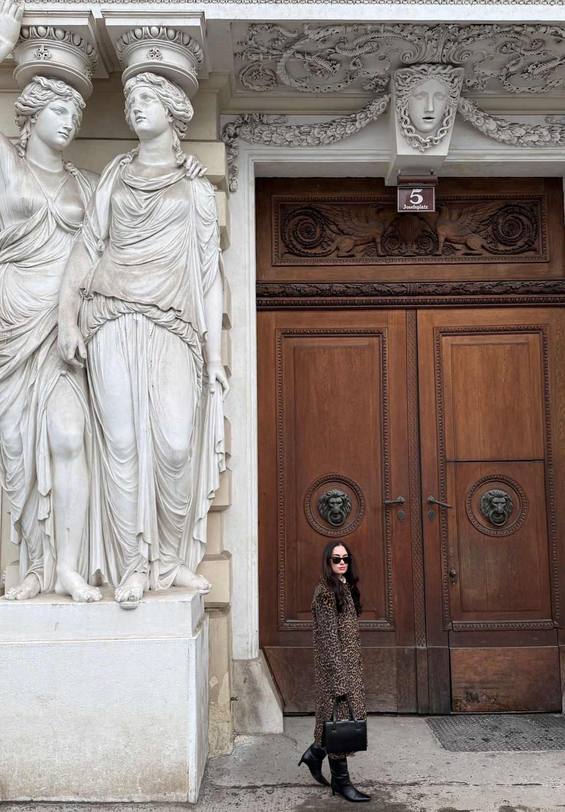 Coat: & Other Stories
Boots: Massimo Dutti
Bag: Vintage
Sunglasses: RayBab

#LTKpetite #LTKwinter #LTKtravel