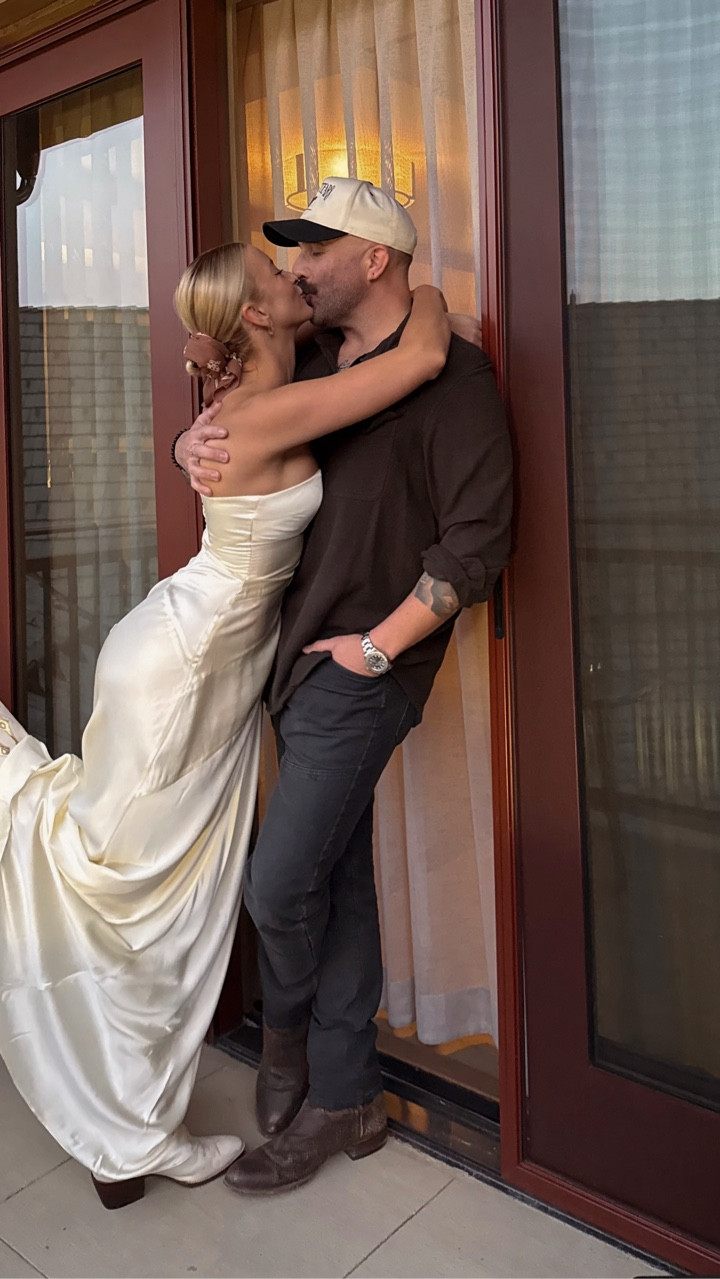 A little tradition of my own, white, every wedding anniversary 🤍💍