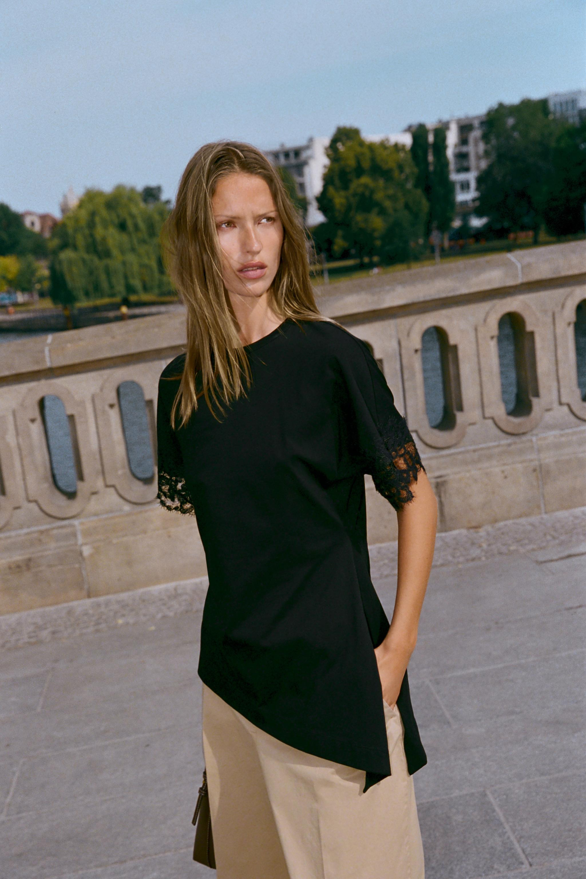 REGULAR FIT - ROUND NECK - REGULAR LENGTH - SHORT SLEEVEST-shirt crafted from cotton yarn. Round ... | Zara US