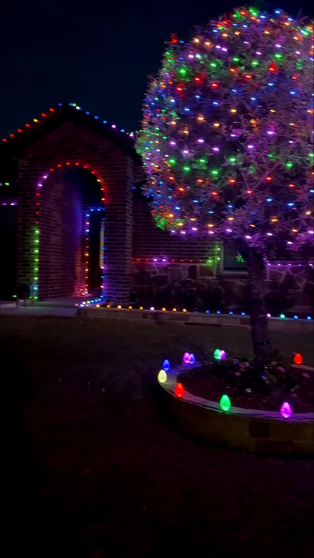 Best Christmas light hack 🫶

#LTKSeasonal #LTKHoliday #LTKHome