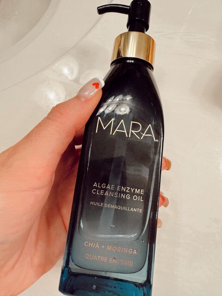 You need this cleansing oil asap!! Gets all makeup off and makes your skin feel so hydrated 💦