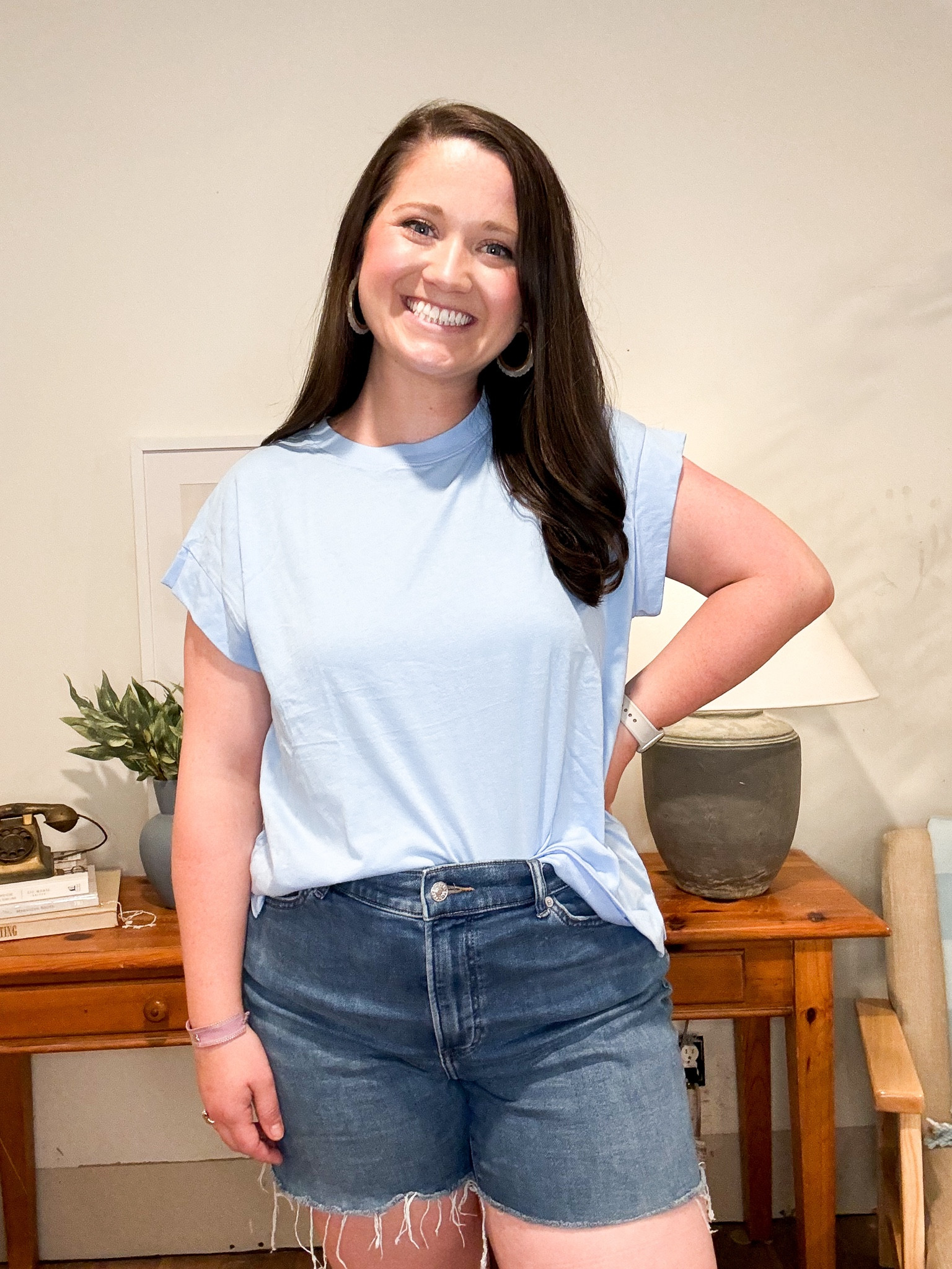 Blue t shirt. Closet basic. Basics. Closet staple. Simple t shirt. Muscle t shirt 