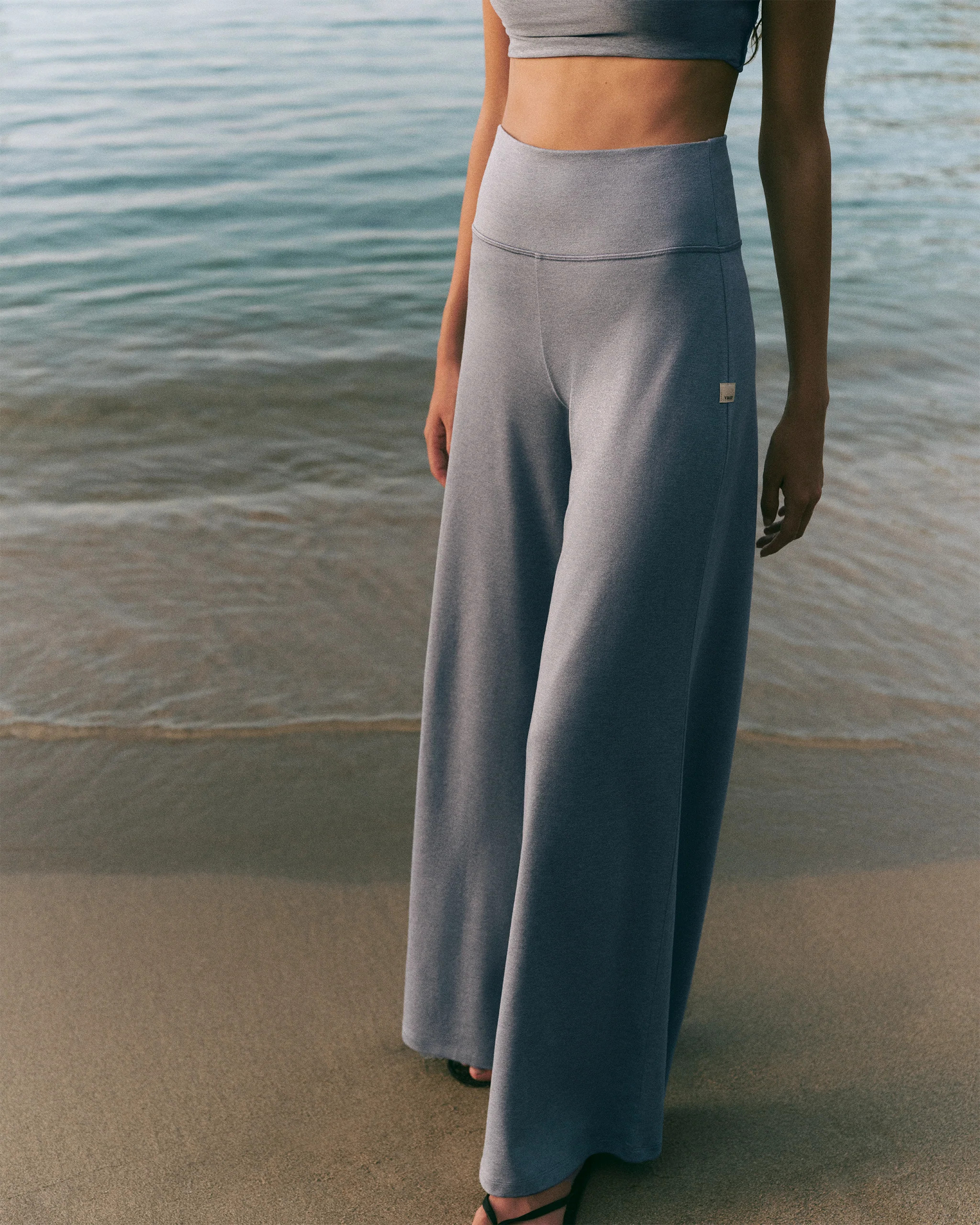 Halo Easy Wideleg Pant – Women's Coastal Fog Heather Pants – Vuori | Vuori Clothing (US & Canada)