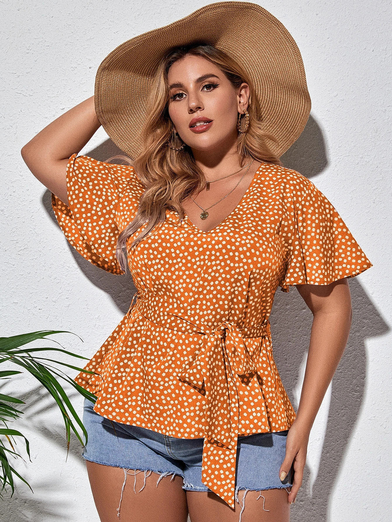 Plus Ditsy Floral Flutter Sleeve Belted Top | SHEIN