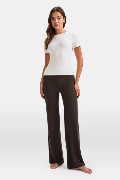 365 SCULPTING LOUNGE SHORT SLEEVE FULL LENGTH T-SHIRT - COCONUT MILK | TALA (UK)