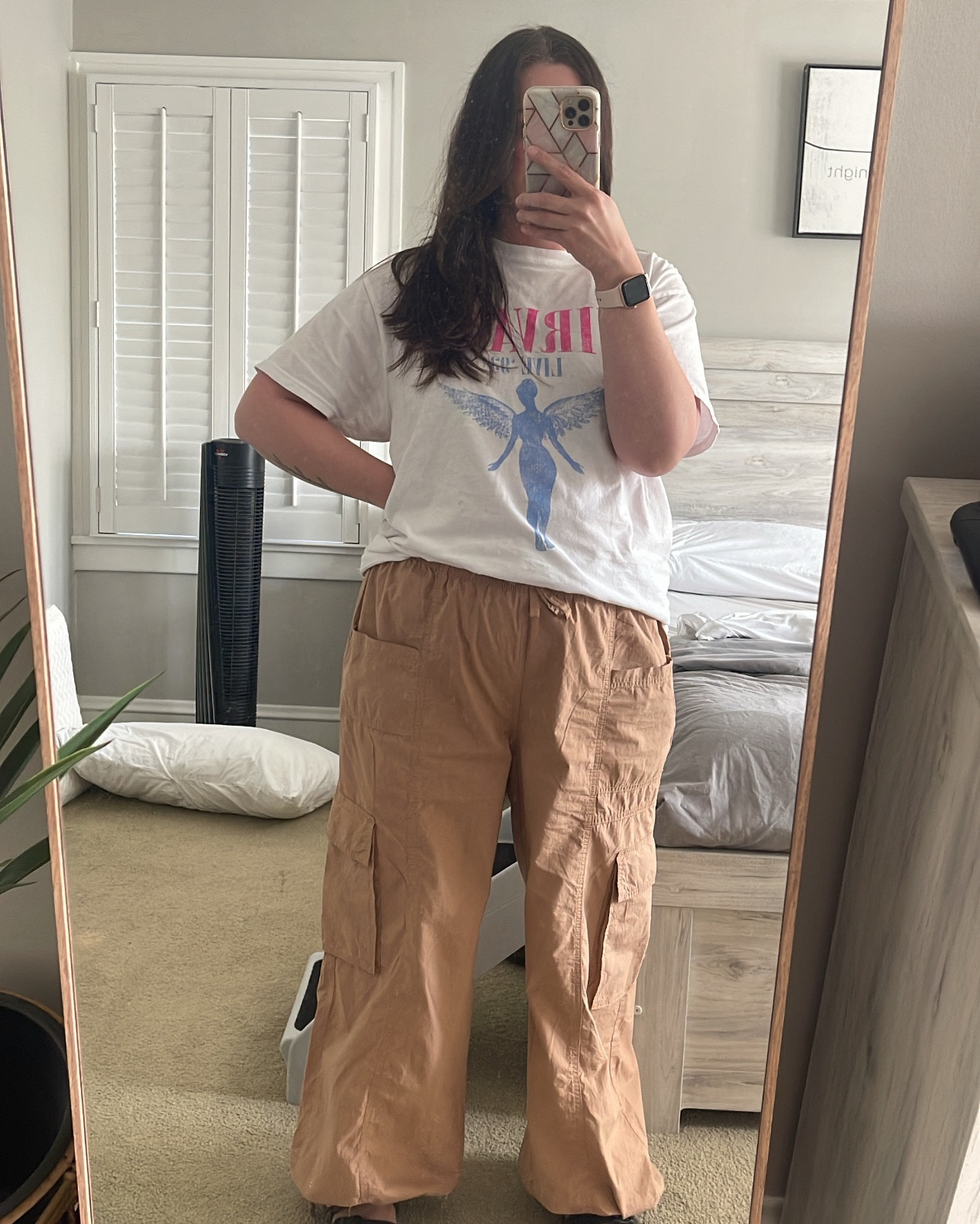 10/10 obsessed with these baggy cargo pants! 🙌🏻 paired with a classic band T-shirt and the vibiest sunglasses. 😎

#casualoutfit #momoutfit #momstyle #summeroutfit #ootd

#LTKStyleTip #LTKMidsize #LTKFindsUnder50