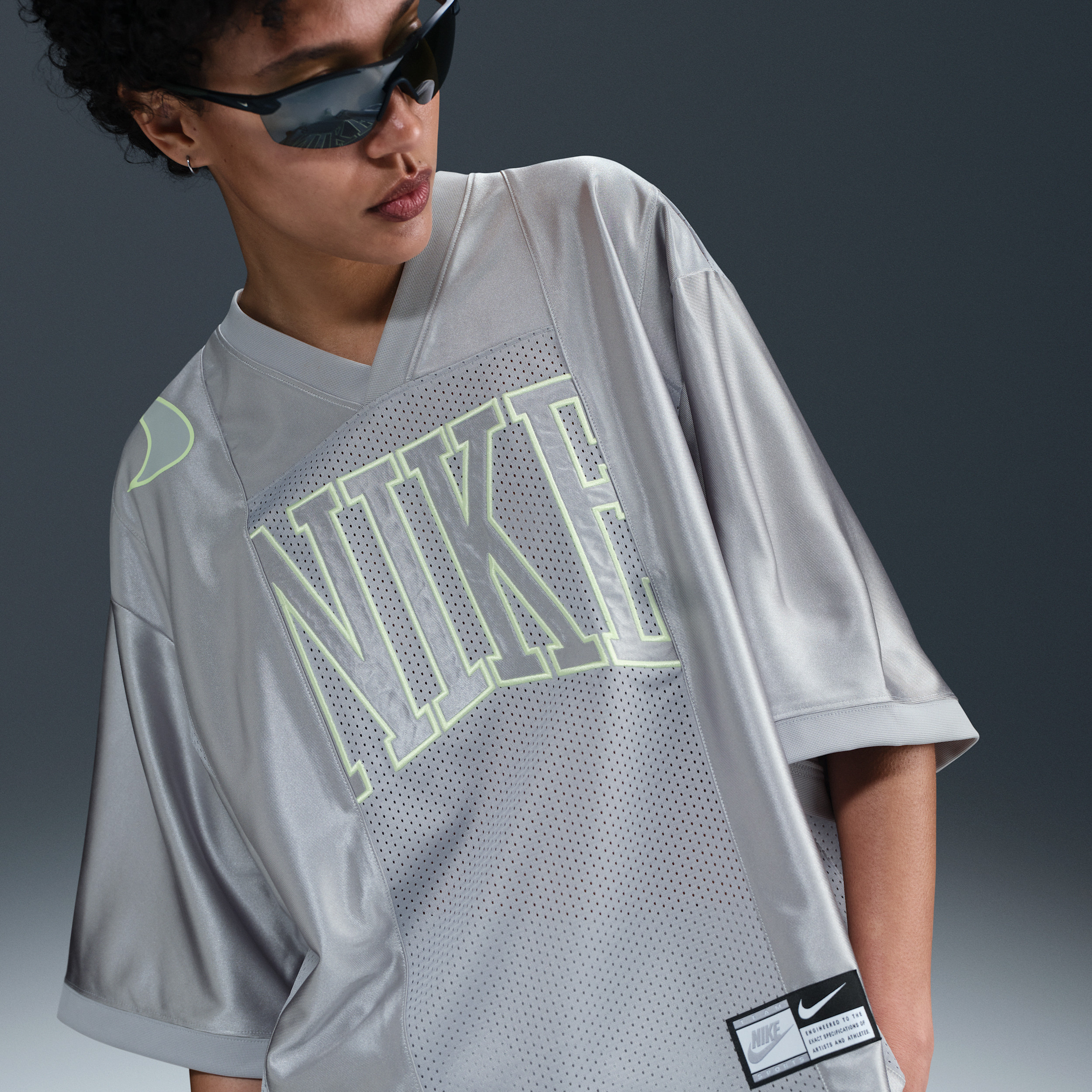 Women's Nike Sportswear Street Oversized Short-Sleeve Graphic Jersey in Grey | HJ0280-077 | Nike (US)
