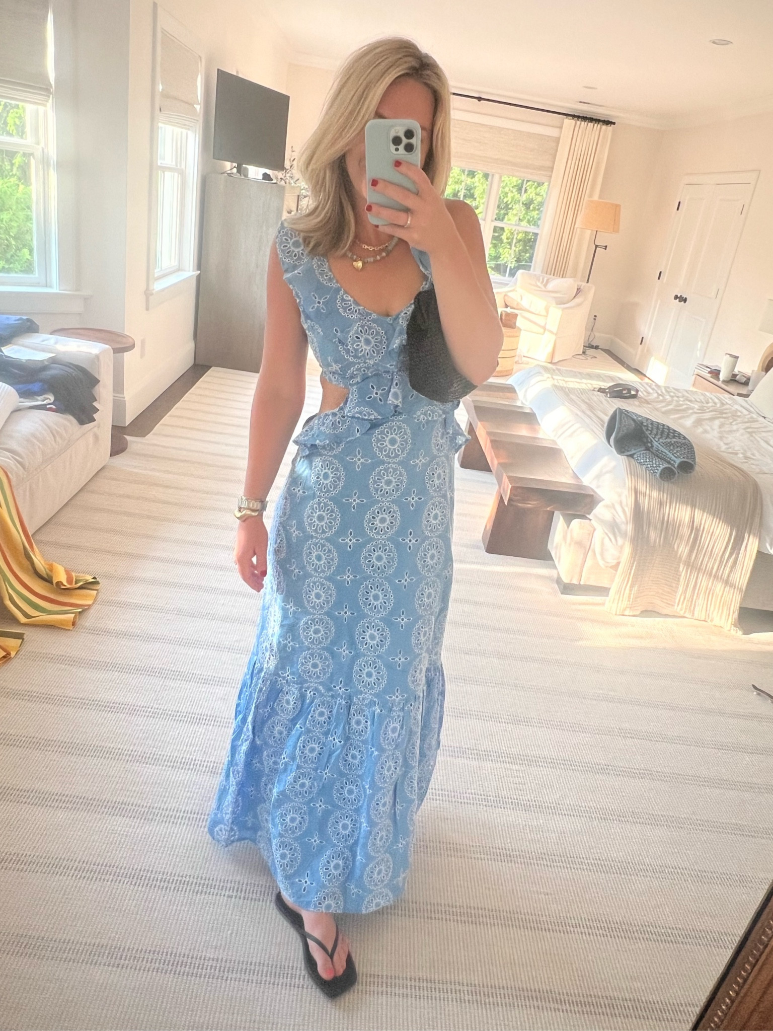 balance a sweet dress with simple, black accessories 

#LTKStyleTip