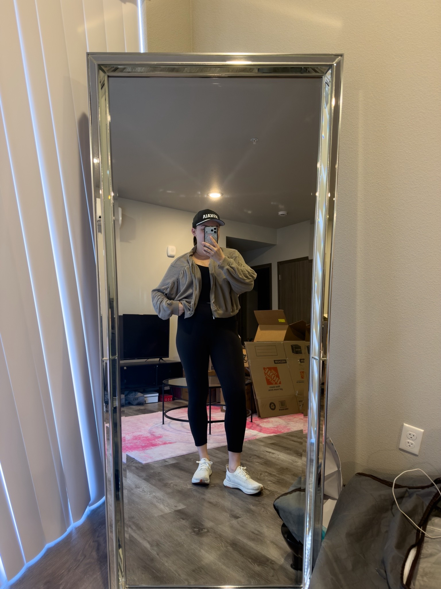 This year I’m trying to walk a lot more and get outside. With that said, here’s my latest nature walk outfit 🍃

I’m wearing a M sweatshirt, size 8 tank, size 10 leggings and size 9 sneakers

#LTKootd #LTKfitnessgoals #LTKMidsize