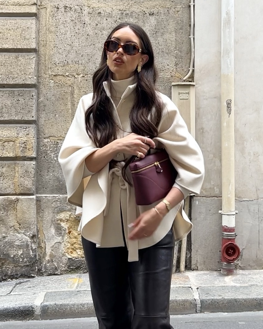Day 11 of 30 autumn outfits 🍂 

Fall fashion trends brought a large array of capes and leather this season, two of my absolute faves for the cosy days 🤍 x 