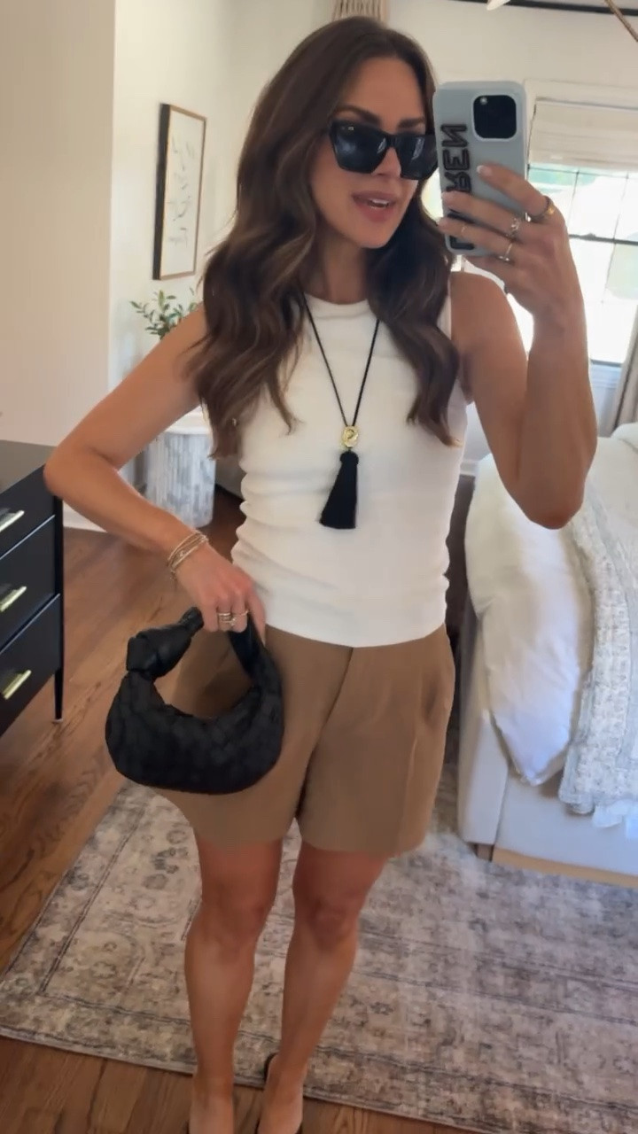 OOTN size S top & 4 in the shorts (size up they run v small). Code: LAURENR20 saves you sitewide on my shoes.

#LTKootd