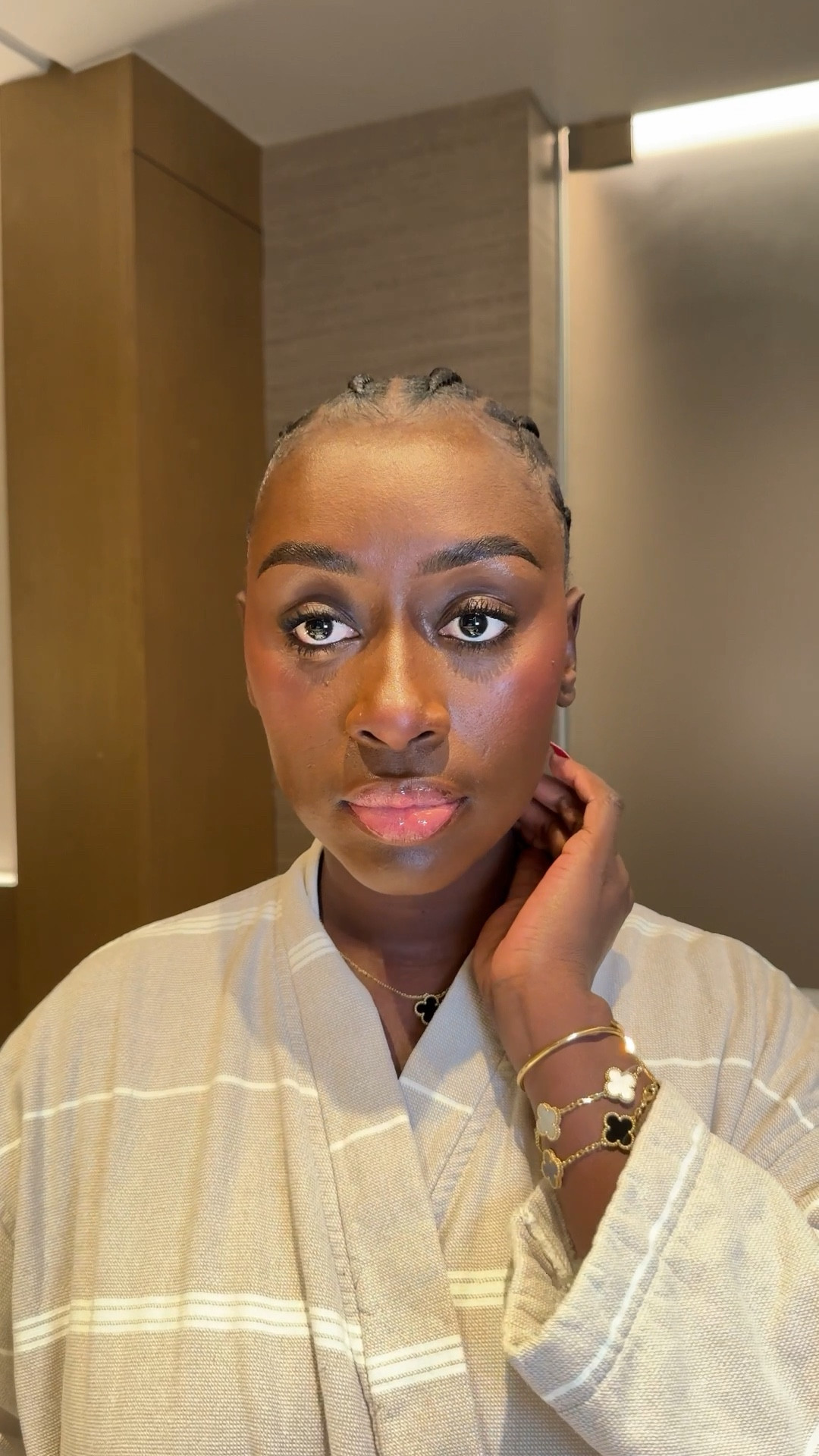 POV: You only had 30 mins to get ready for dinner. How did I do? 💋
#darkskinmakeup #darkskin #makeupforblackwomen #grwm #makeuptutorial

#LTKBeauty