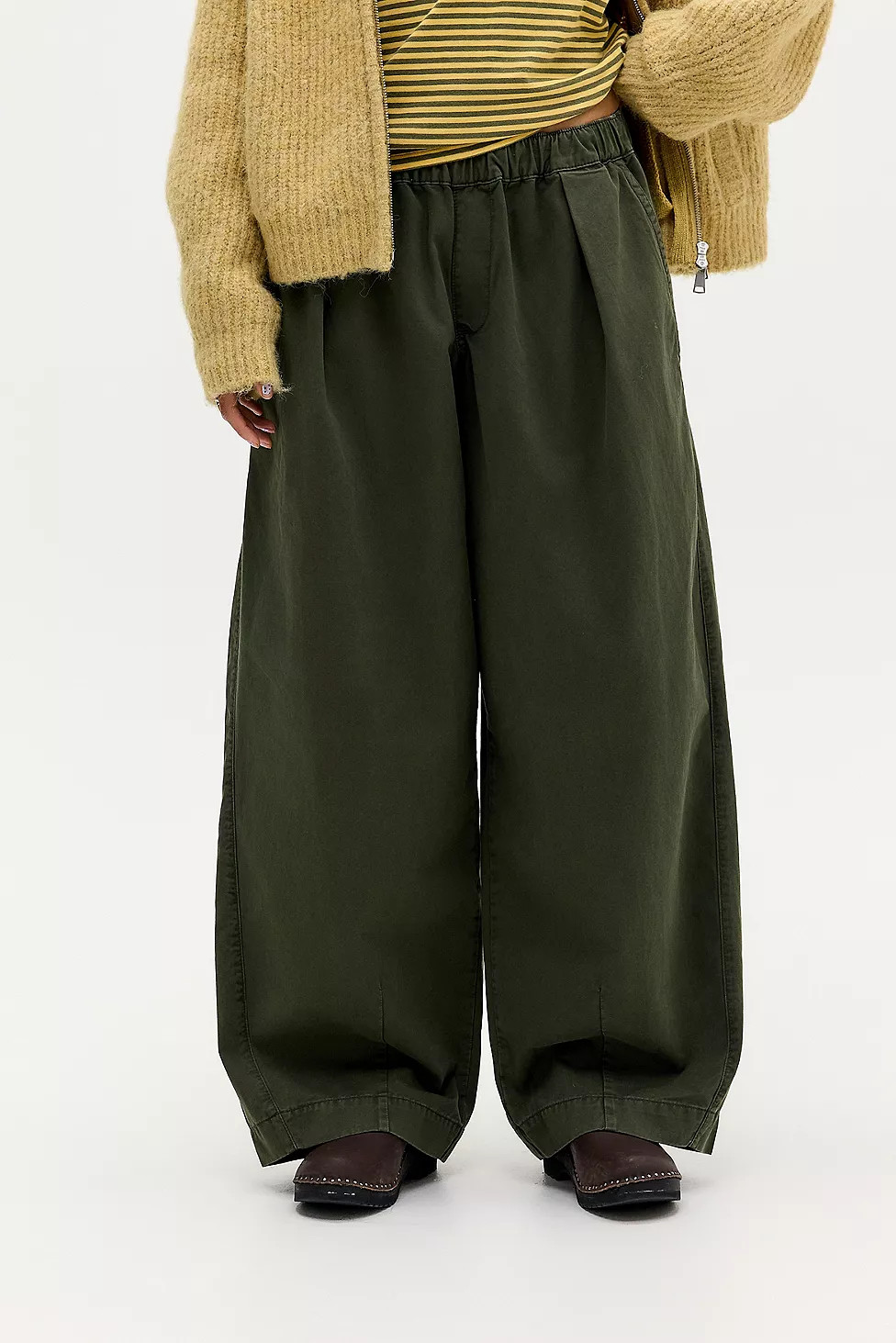 BDG Khaki Bobbi Baggy Cocoon Trousers | Urban Outfitters UK