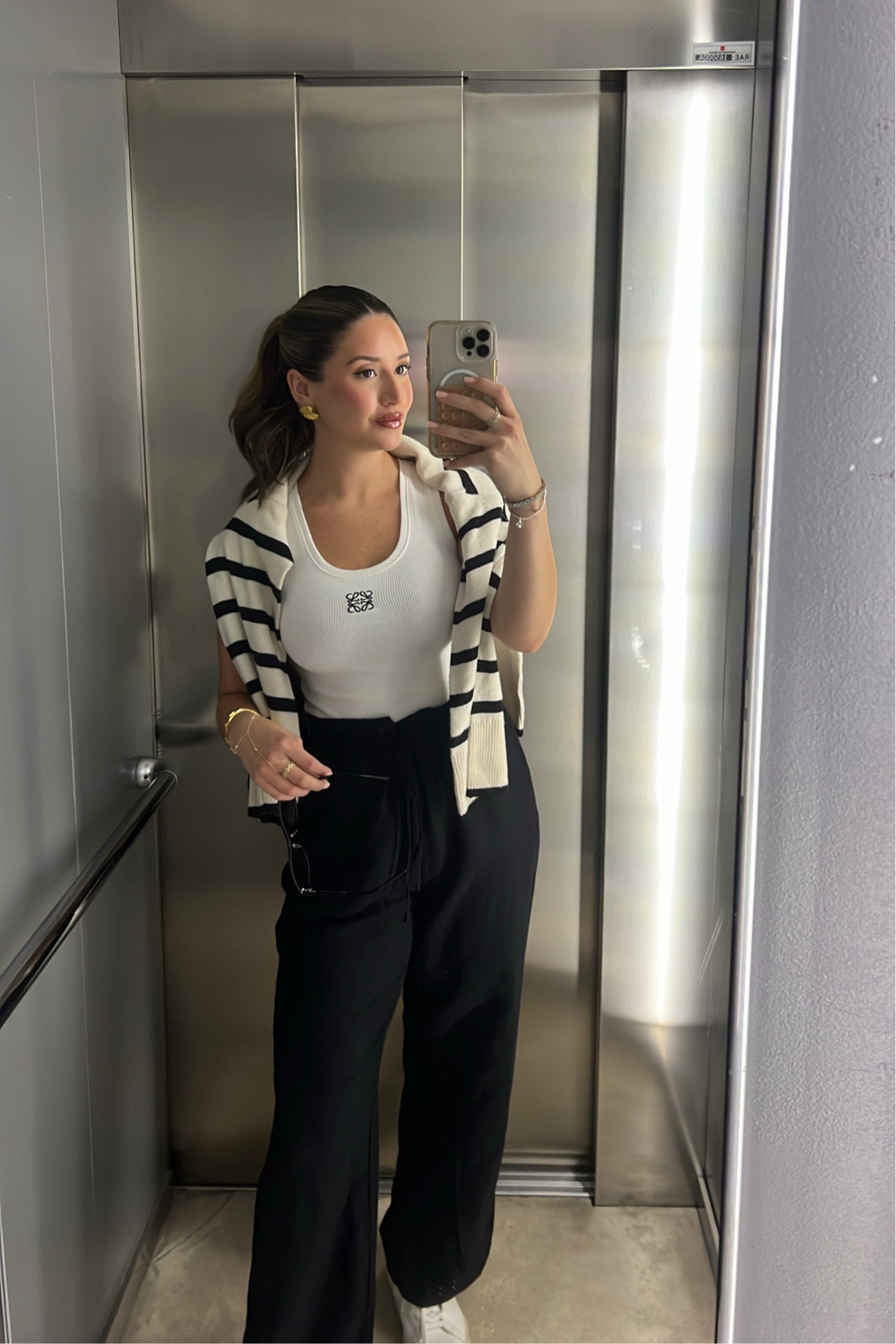 Chic comfy outfit

#LTKTravel #LTKParties #LTKSeasonal
