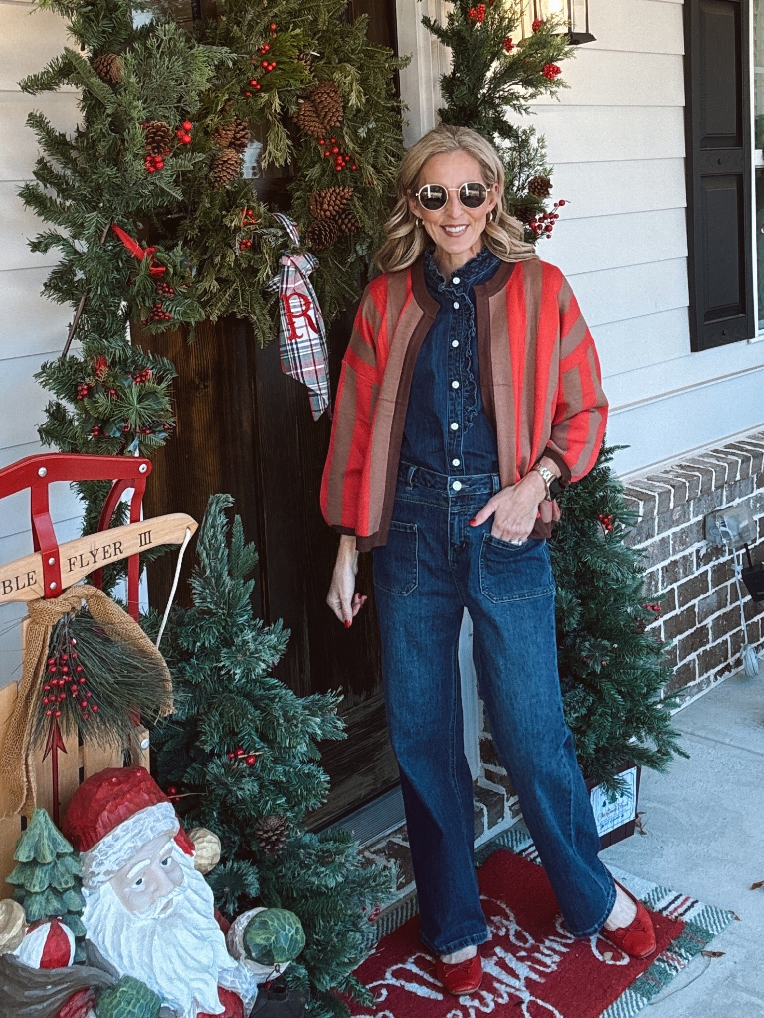 Holiday dressing, but make it real life festive.
From cozy Christmas knits to classic denim layers and a bow-front moment that feels straight out of a holiday movie 🎁❤️ These are the kinds of pieces you can wear all season long — mixing comfort, color, and just the right amount of cheer. Whether you’re running errands, heading to school or work, meeting friends for coffee, or dressing up for a holiday party, these outfits prove you don’t need a closet full of “one-time” looks to feel festive.
Every single piece is wearable, repeatable, and merry in the best way.
