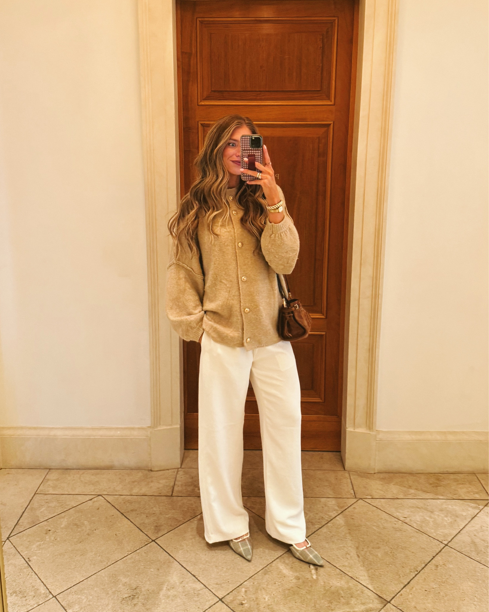 Brunch outfit 
Medium in sweater, runs oversized but still got medium for my tall height 

Pants run tts! LONGS! Medium tall for bump 
Not see through and made of a material that doesn’t wrinkle!