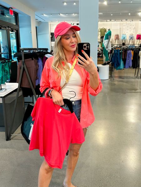LOVING the colors in Lululemon! This tee is a new style and I’m obsessed with the lightweight fabric. And….. the matching hat- yes please!!!