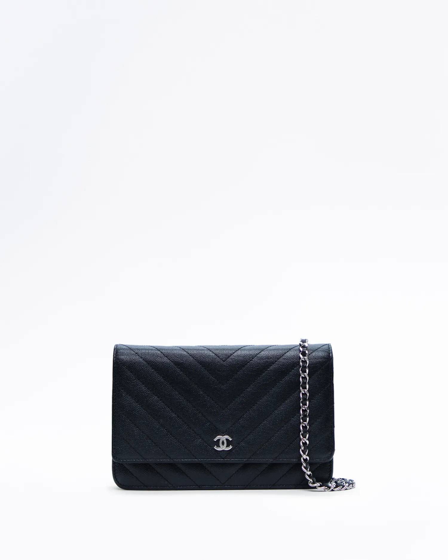 Caviar Chevron Wallet on a Chain | Vivrelle