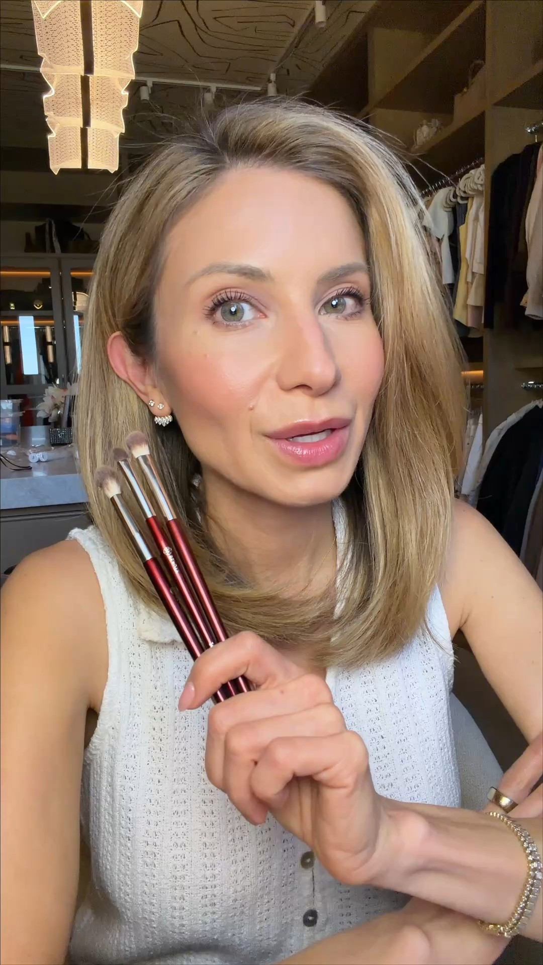 This is one of my easiest polished eye looks 
Just 3 brushes + a cream shadow and you’re done.

You can get 30% off all BK Beauty eye brushes with code EYE30 at bkbeauty.com 

👇PRODUCTS 
BK BEAUTY 206 Blending Shader Brush BK BEAUTY 202 Defined Crease Brush BK BEAUTY 209 Mini Shader 
MAKEUP BY MARIO Master Mattes Long-Wear Cream Eyeshadow - Mauve GUCCI | Poudre De Beauté Éclat Soleil Powder - 1 HOURGLASS Voyeur Waterproof Gel Eyeliner - Solstice

#LTKValentine #LTKBeauty #LTKSaleAlert