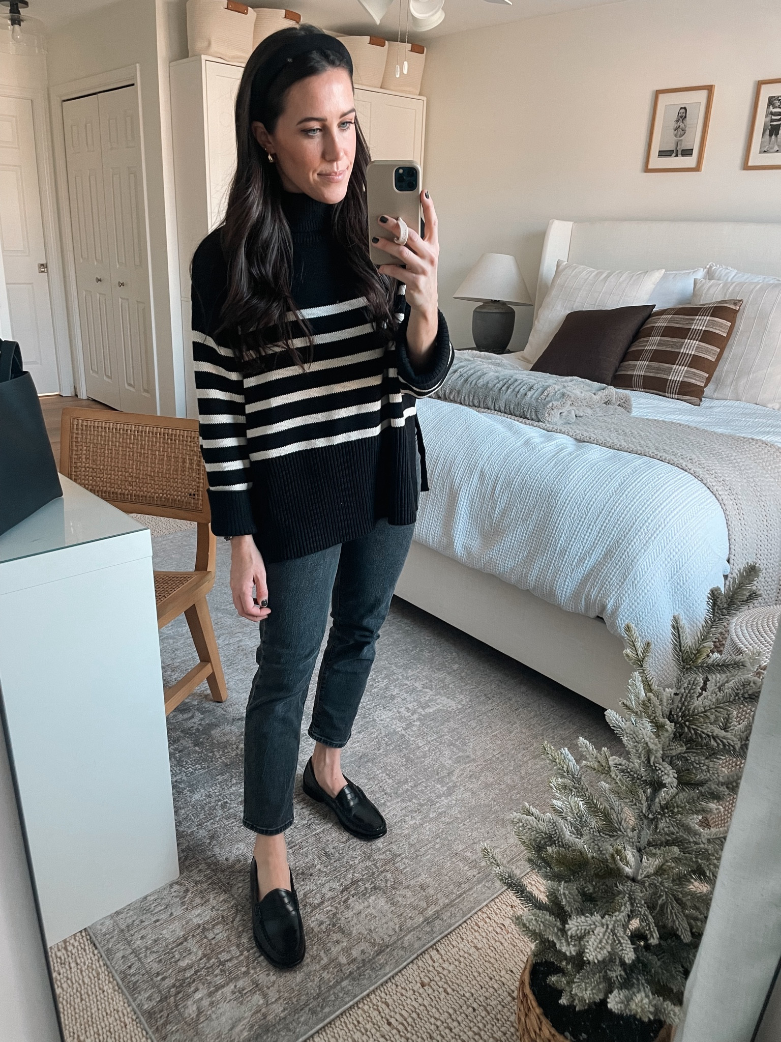 12.12.23
Gap sweater small
Madewell jeans 25 petite

#LTKSeasonal #LTKstyletip