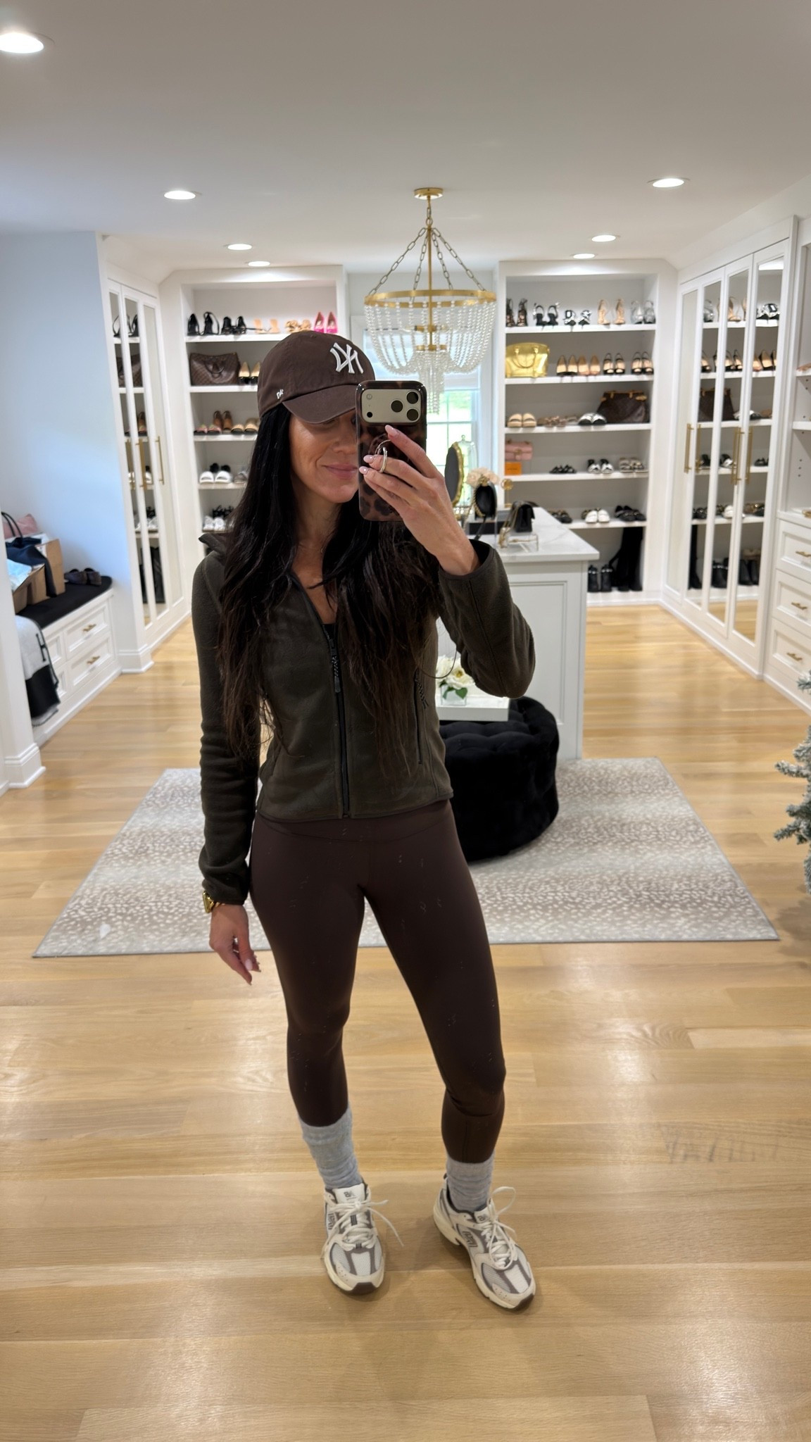 @aritzia brown leggings and fleece 
Comfy for fall 🍂