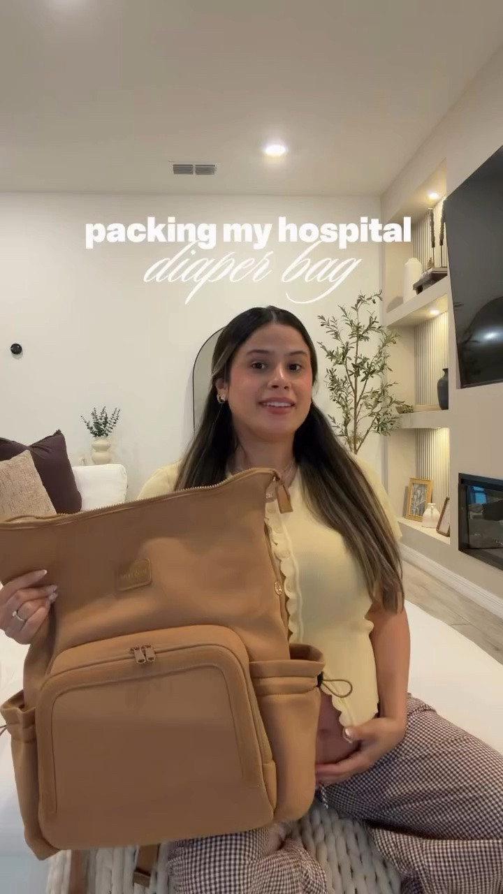 Ahora mismo tengo 35 semanas y que alivioo ya tener esto listo para salir🍼🤍 Cuéntenme que más añadirian??🫶🏻

Si quieres los links dejamelo saber en los comentarios<3 👜