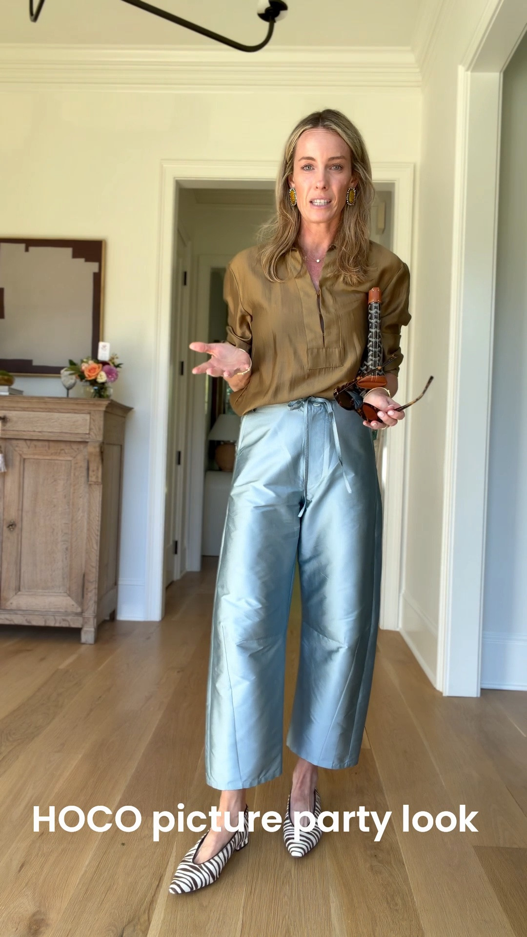 I can’t tell you how perfect these pants are. I own in 3 colors! 
Zara top!