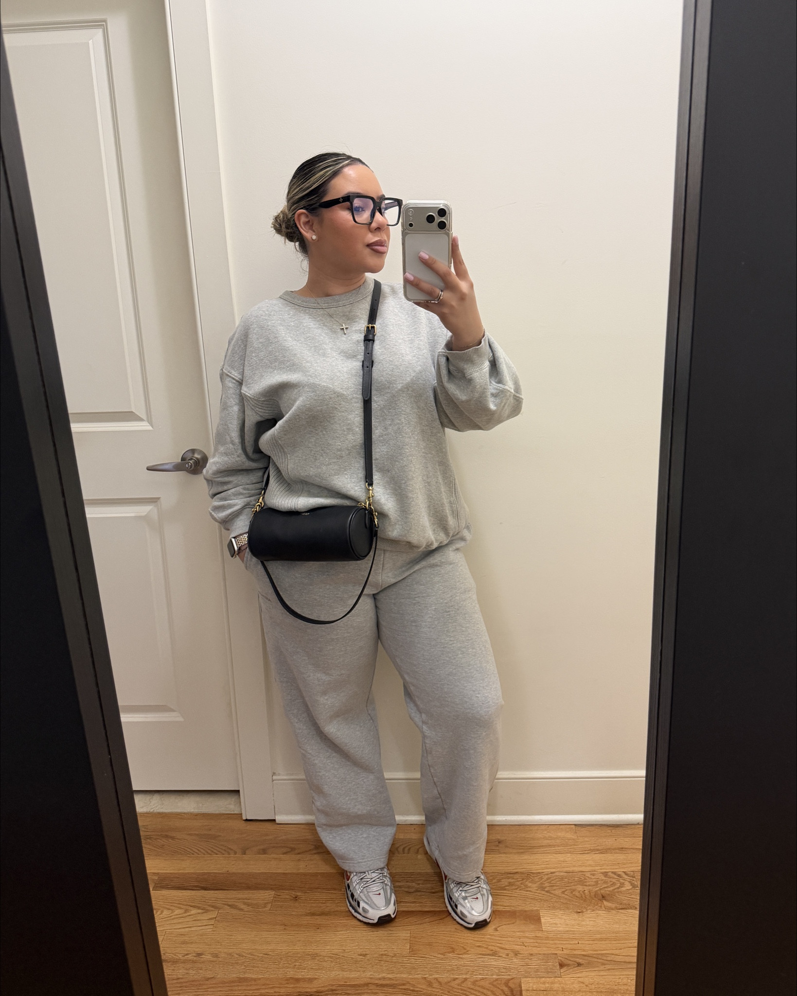 OOTD - Dentist & WFH corporate 9-6 💻 

Sweater: S(it runs oversized) 
Sweats: L

#LTKMidsize #LTKootd