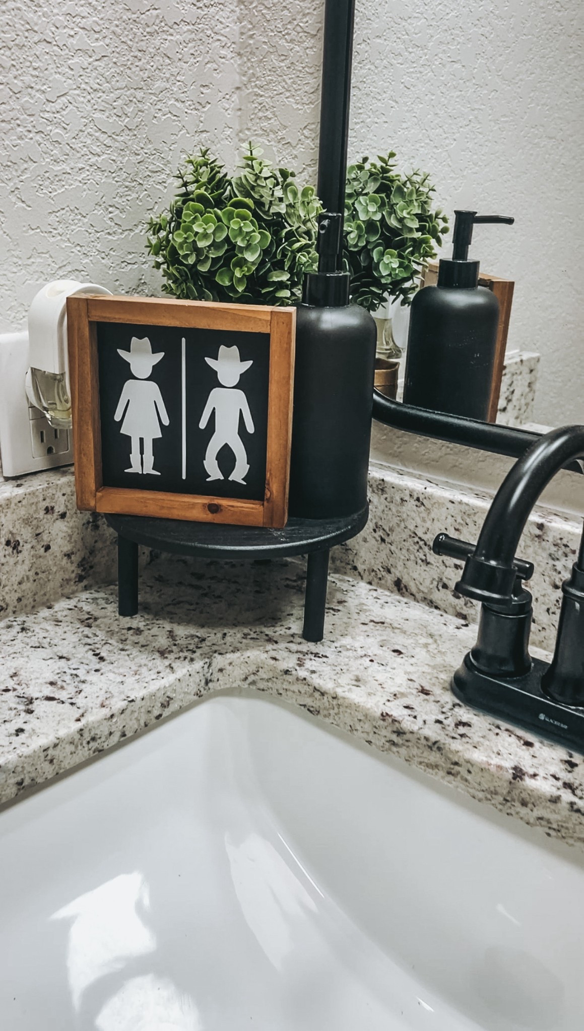 🤠 Howdy partner! 

#LTKSeasonal #LTKFamily #LTKHome