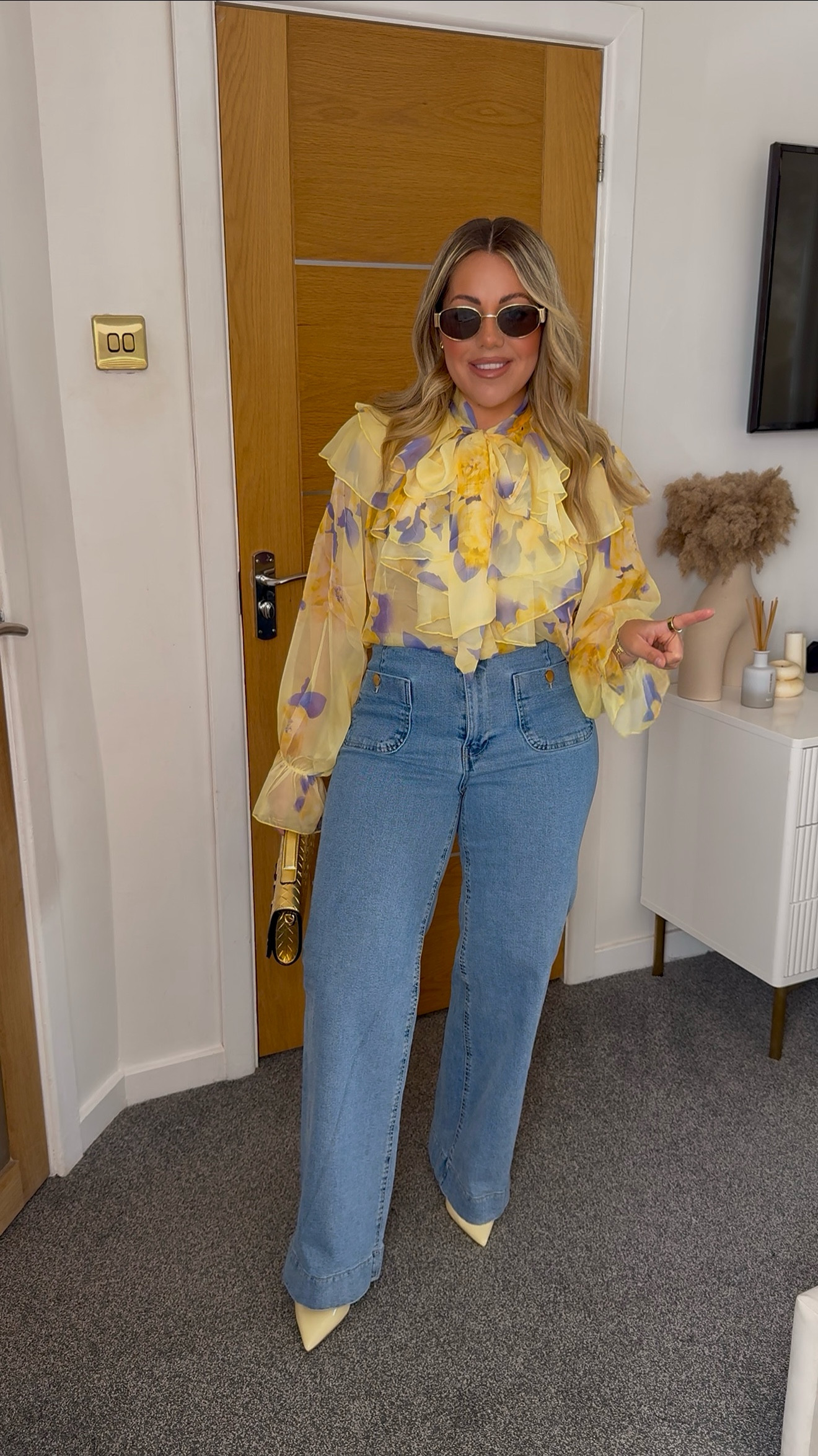 The first pair of jeans honeyyyys 👏👏👏they’re back outa the wardrobe from last year & I’ve found them again for you!! High waist & stretch, downsize girls it’s big.. 



#LTKAprilSpotlight #LTKuk #LTKspring