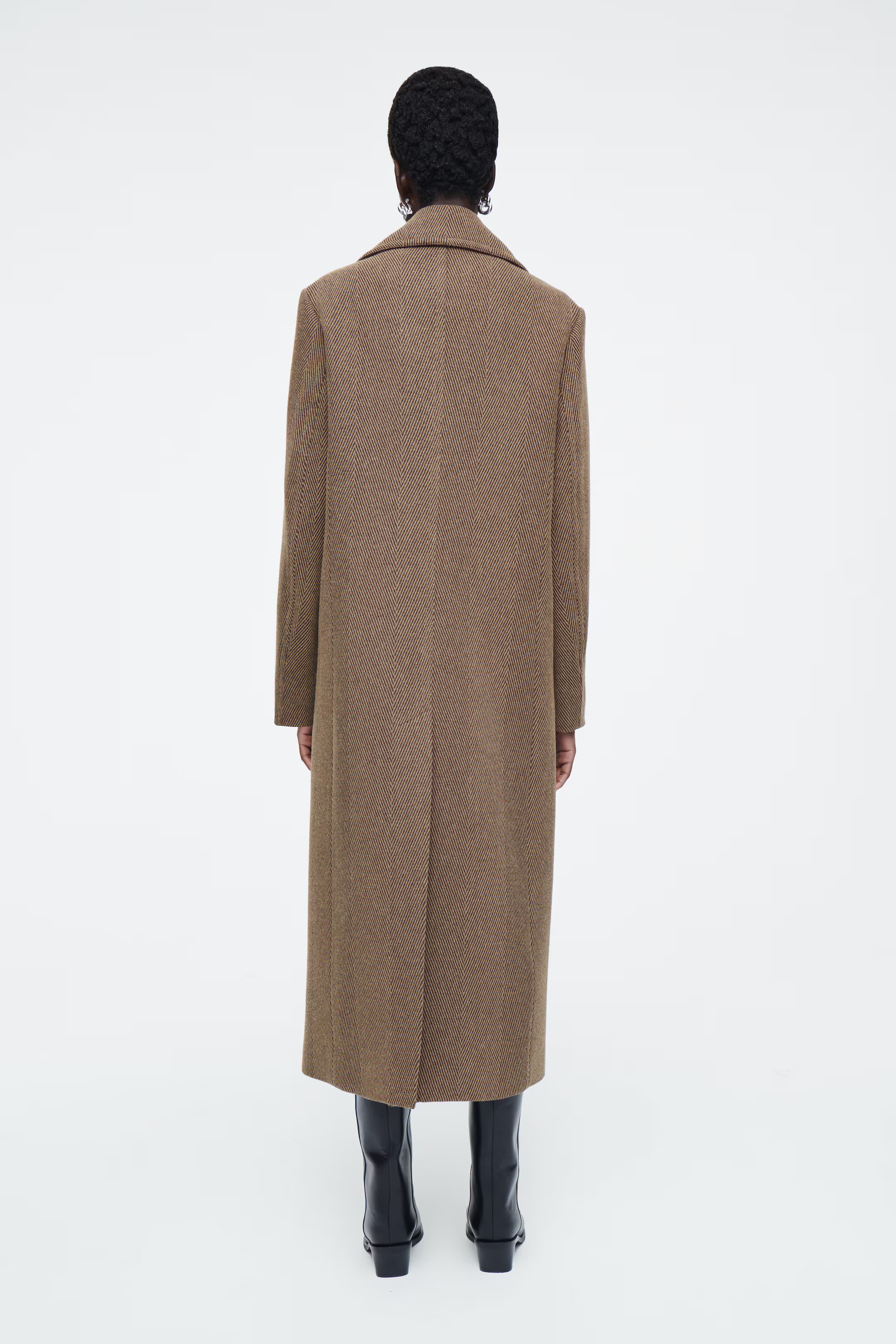 ABRIGO DE LANA DE ESPIGA CON CORTE SASTRE - MARRÓN | COS (EU)