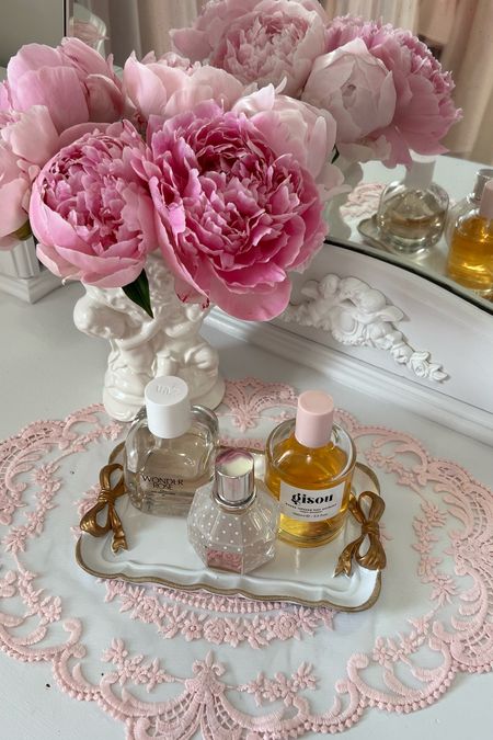 Cutest bow perfume tray 🎀 

#LTKGiftGuide #LTKFindsUnder50 #LTKHome