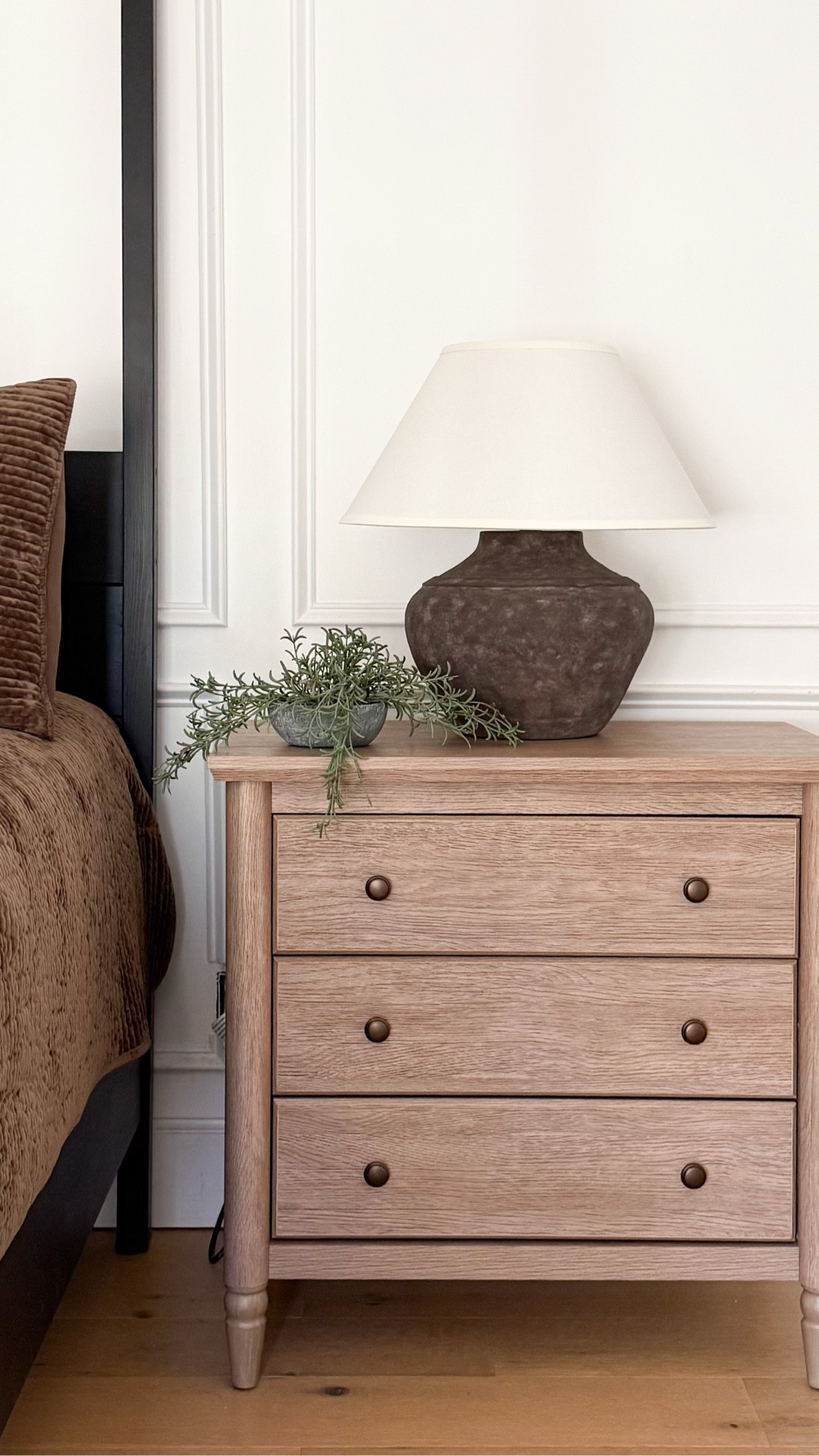 Modern design meets organic warmth with the most beautiful, earthy table lamp. This one was on my wishlist for quite some time and it was worth the wait. 🤎

#dpiahome #organicmodern #warmth #lighting #nightstand #bedding #arearug #mcgeeandco #warm #inviting

#LTKHome #LTKstorytime #LTKSaleAlert