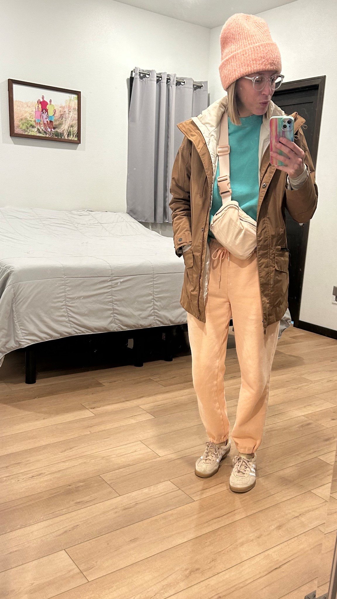 Spring day off fit. 
These joggers are only
$39.97 still! 🙌🏼🫶🏼