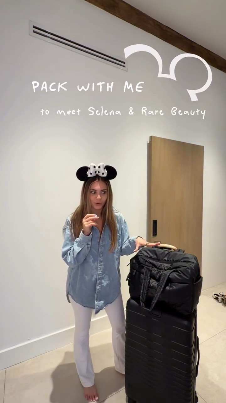 I haven’t been in 15 years, little me is so excited right now 🏰✨👑 see you soon @selenagomez and @rarebeauty 💕🤭

 #rarebeauty #disney #packwithme #makeup #packingvideo