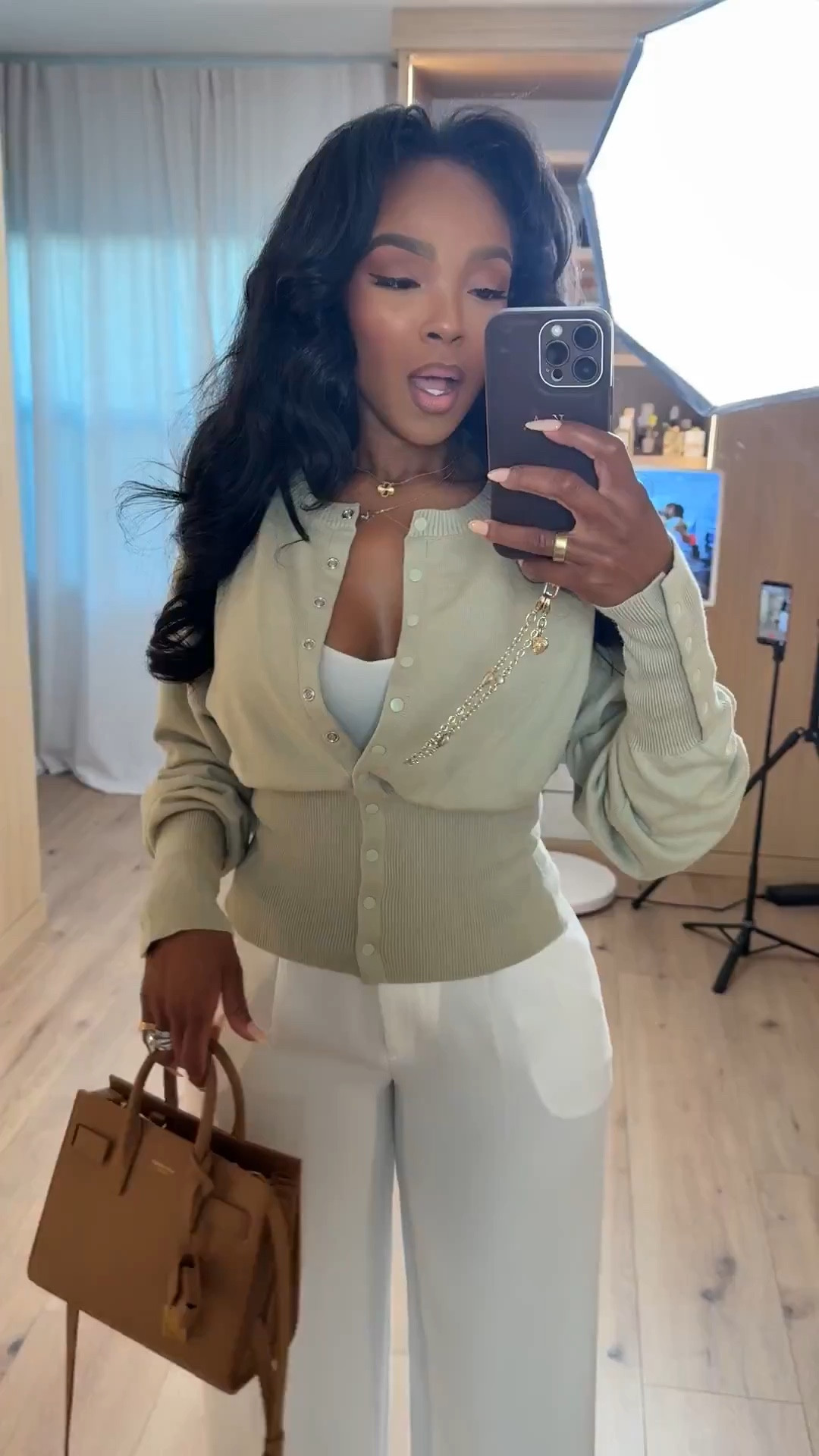 Scroll to shop!



Perfect for work days, brunch, meetings, or a chic everyday look.

📏 Measurements: 5’4”, 140 lbs, 34D bust, 27” waist, 40” hips

#LTKgrwm #LTKPetite #LTKootd