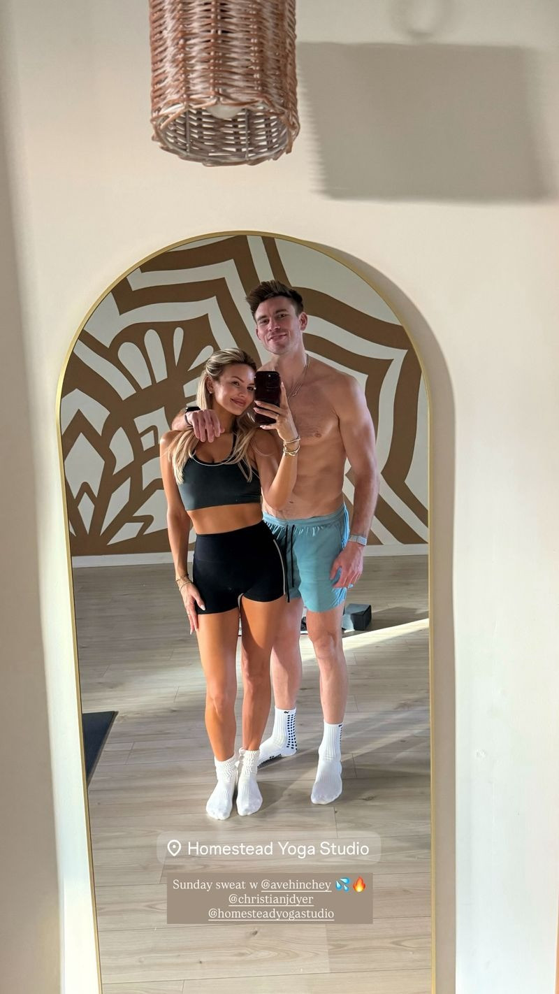Sunday sweat w @avehinchey 💦🔥
 @christianjdyer
 @homesteadyogastudio 

 