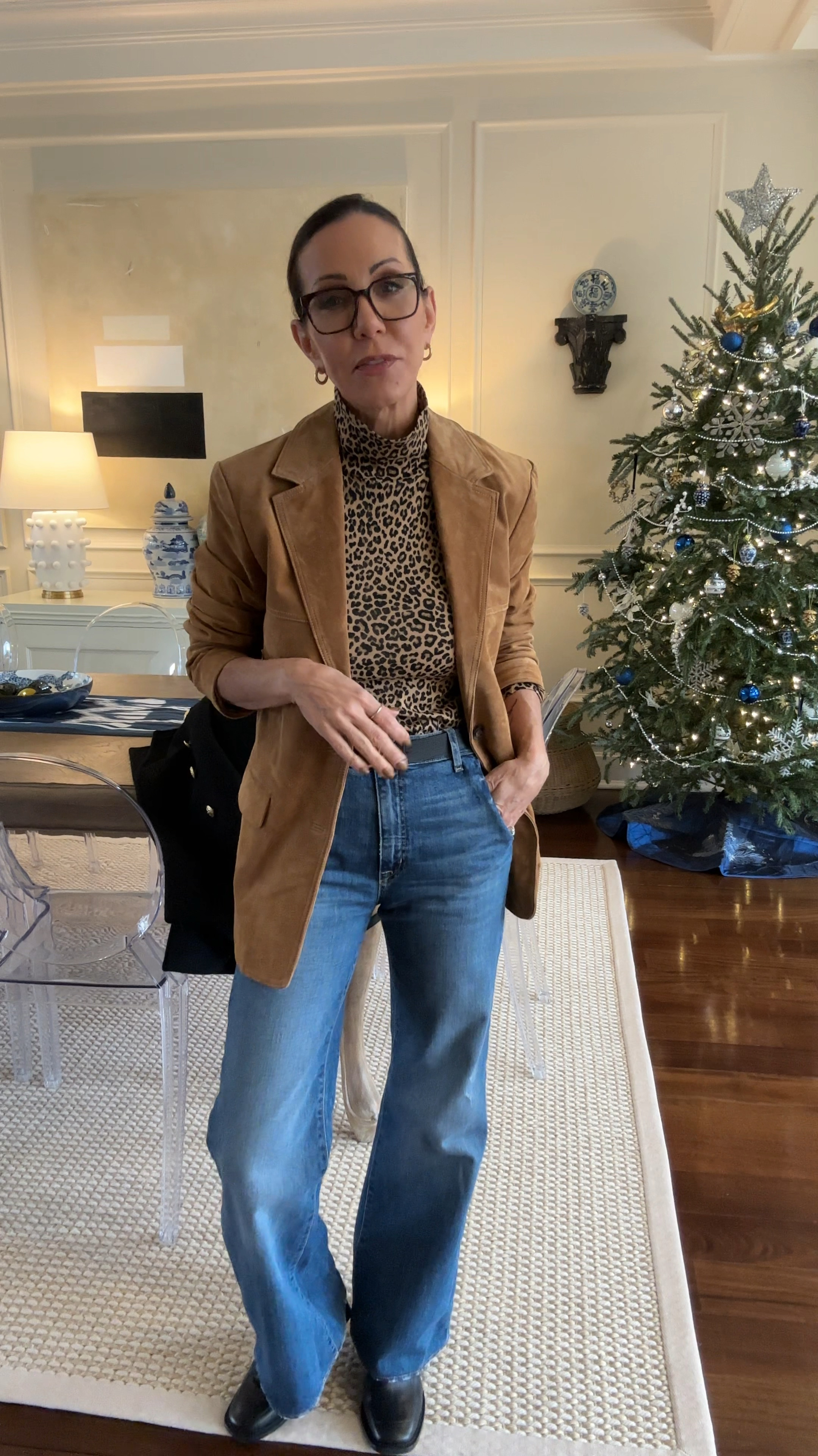 What I wore tomorrow the airport. :)
This suede Zara blazer is sold out at the moment but I linked a similar one. 